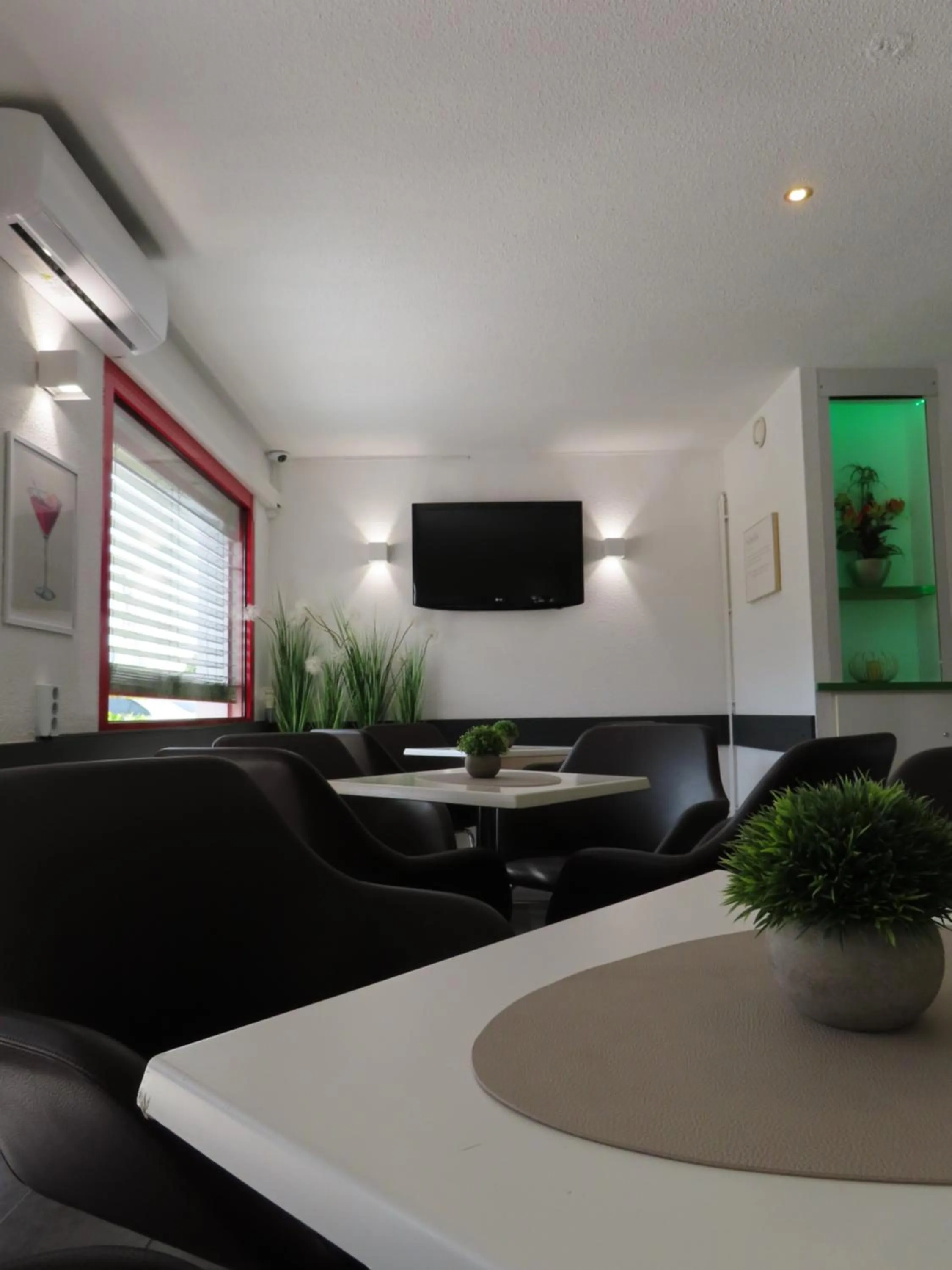 Communal lounge/ TV room in Hotel City Inn