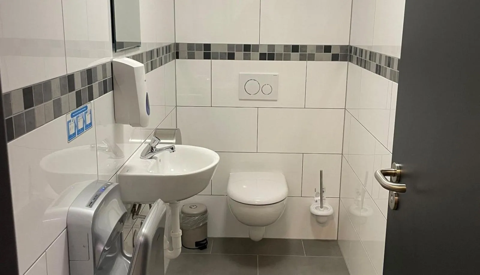 Shower in Hotel City Inn