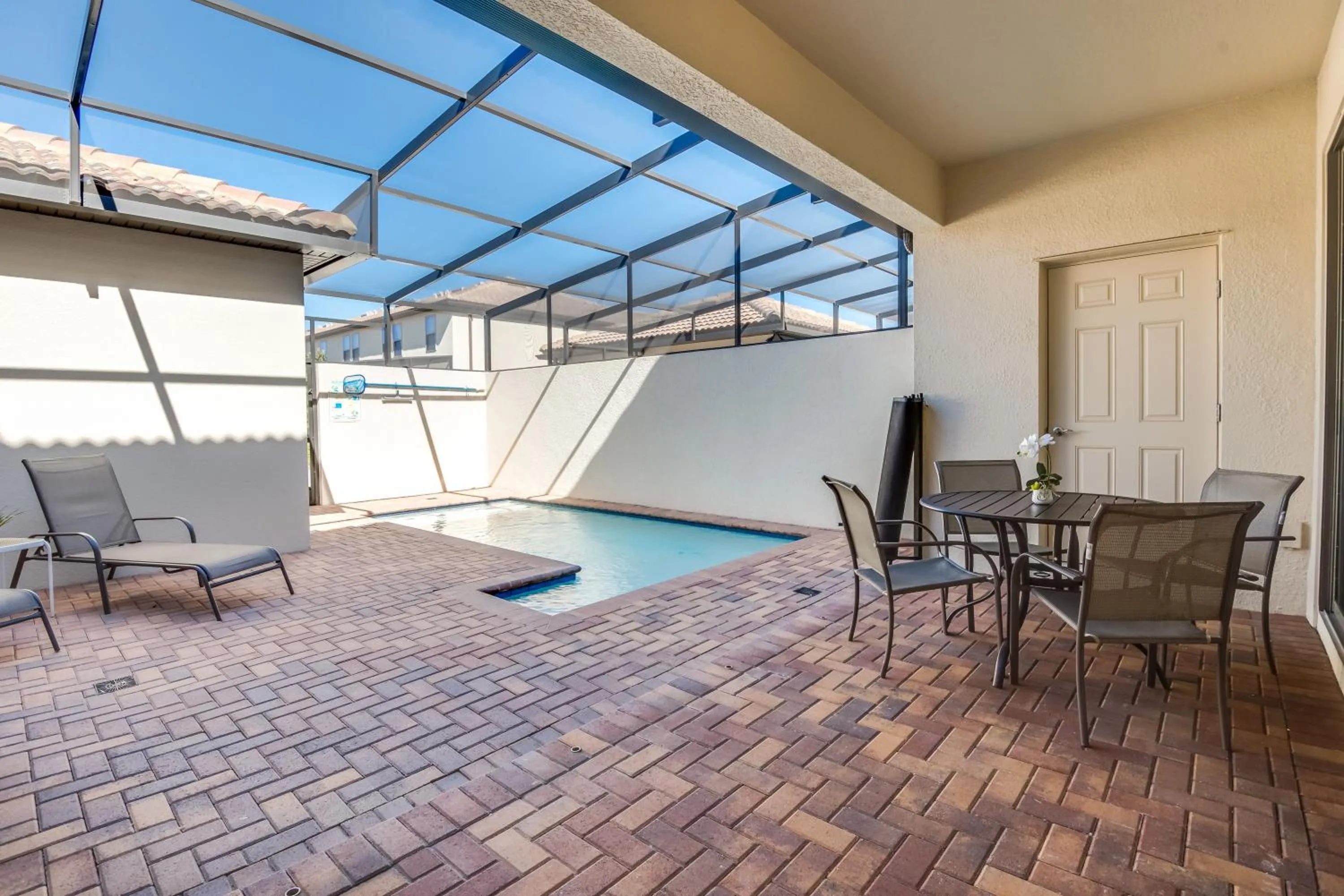 Townhome wPrivate Pool & FREE on-site Water Park