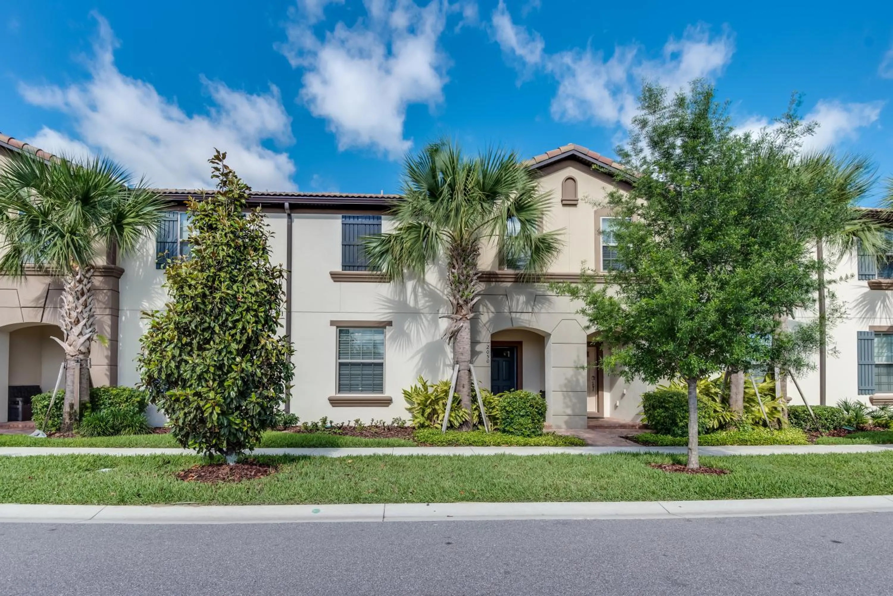 Townhome wPrivate Pool & FREE on-site Water Park