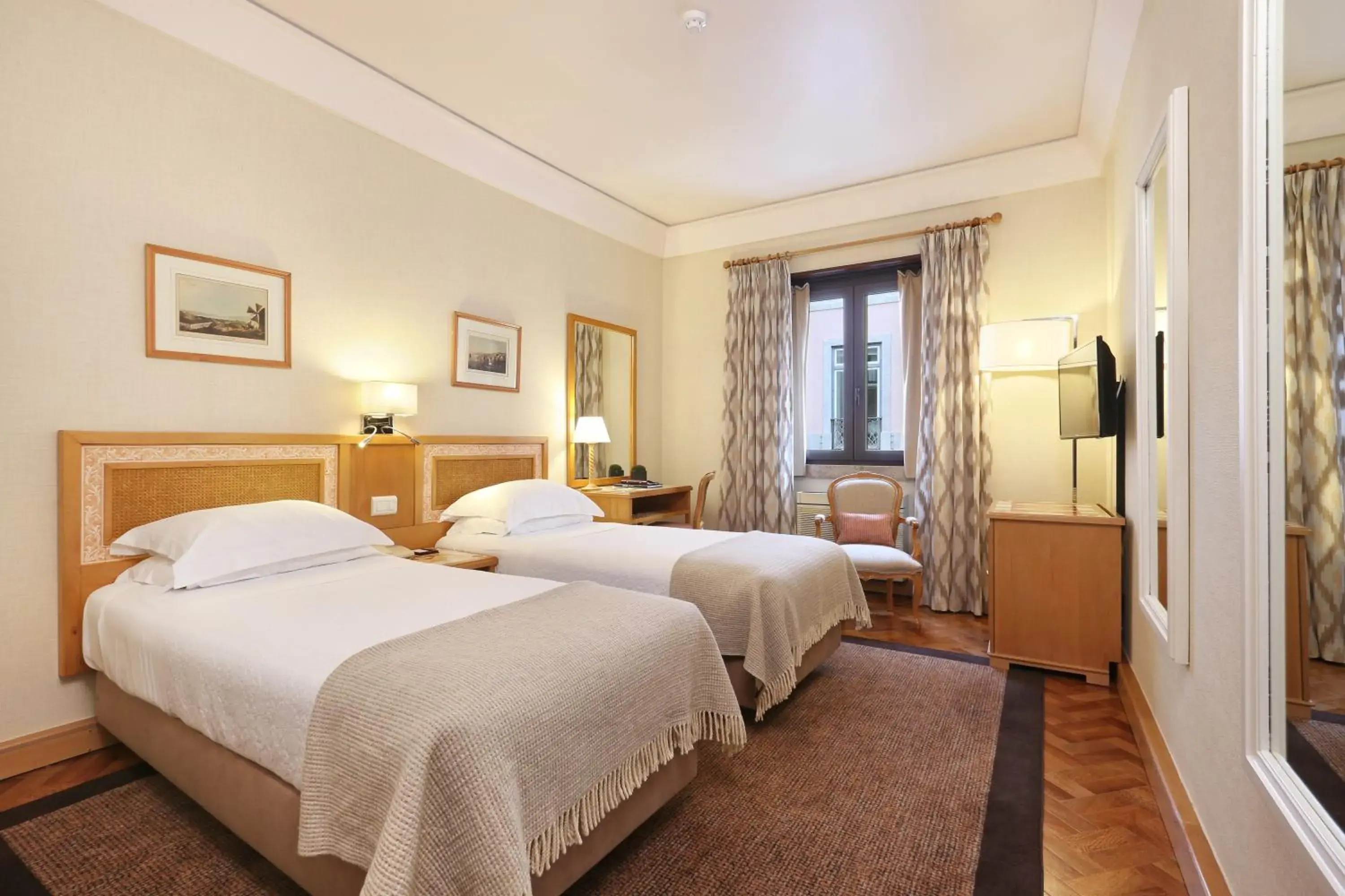 Day, Bed in Hotel Lisboa Plaza - Lisbon Heritage Collection - Avenida Day, Bed in Hotel Lisboa Plaza - Lisbon Heritage Collection - Avenida