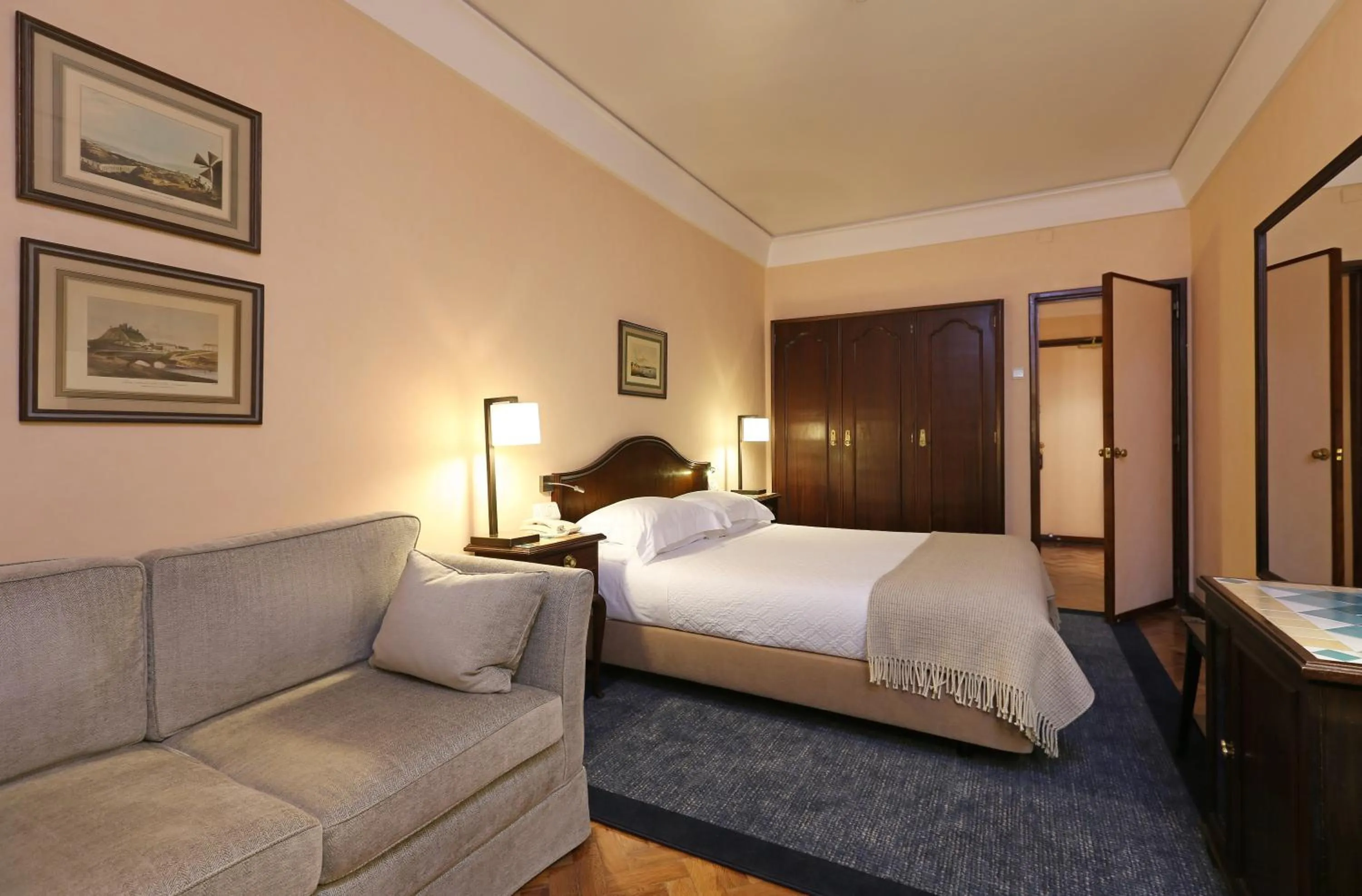 Photo of the whole room, Bed in Hotel Lisboa Plaza - Lisbon Heritage Collection - Avenida