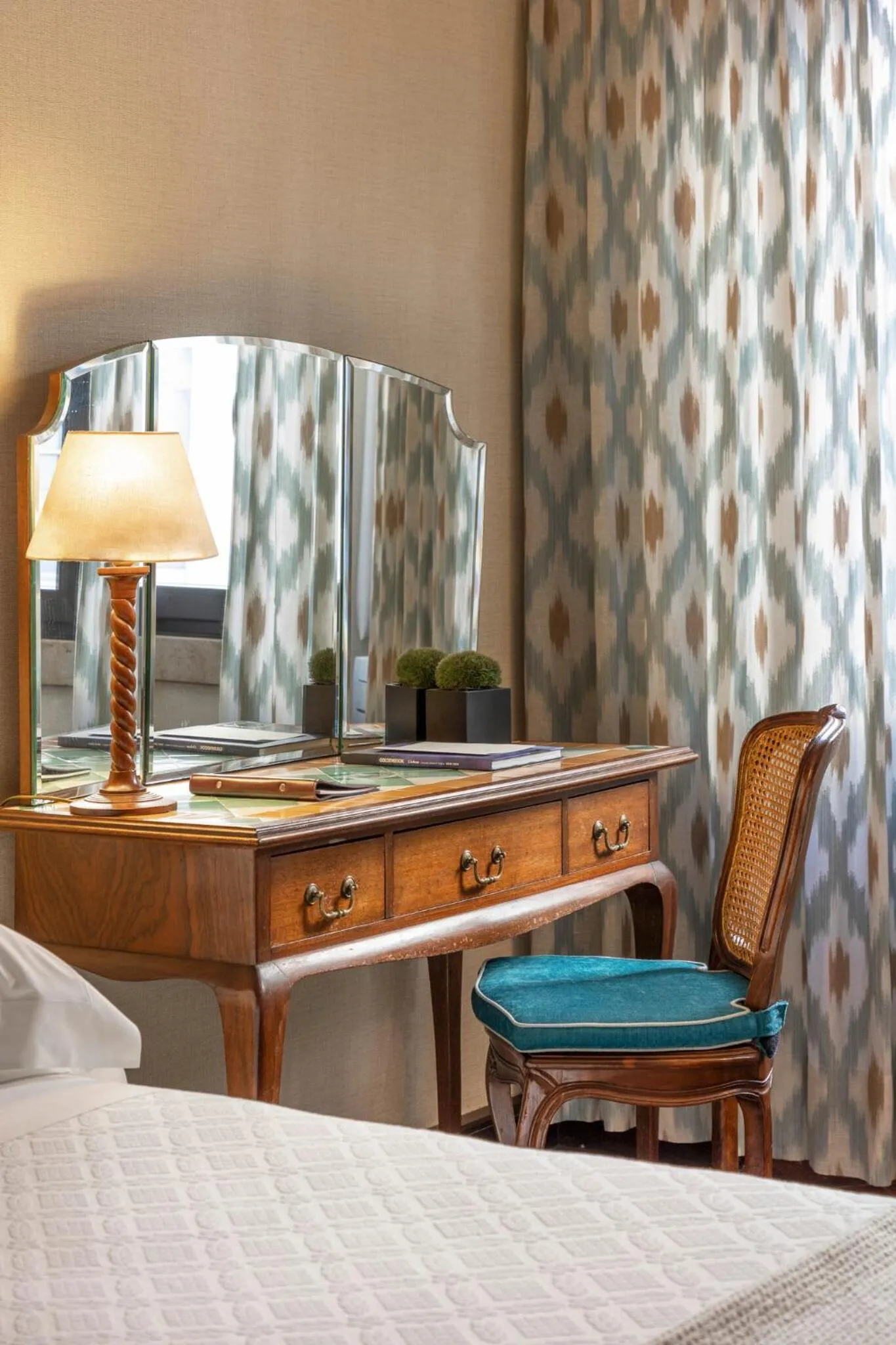 Bed in Hotel Lisboa Plaza - Lisbon Heritage Collection - Avenida