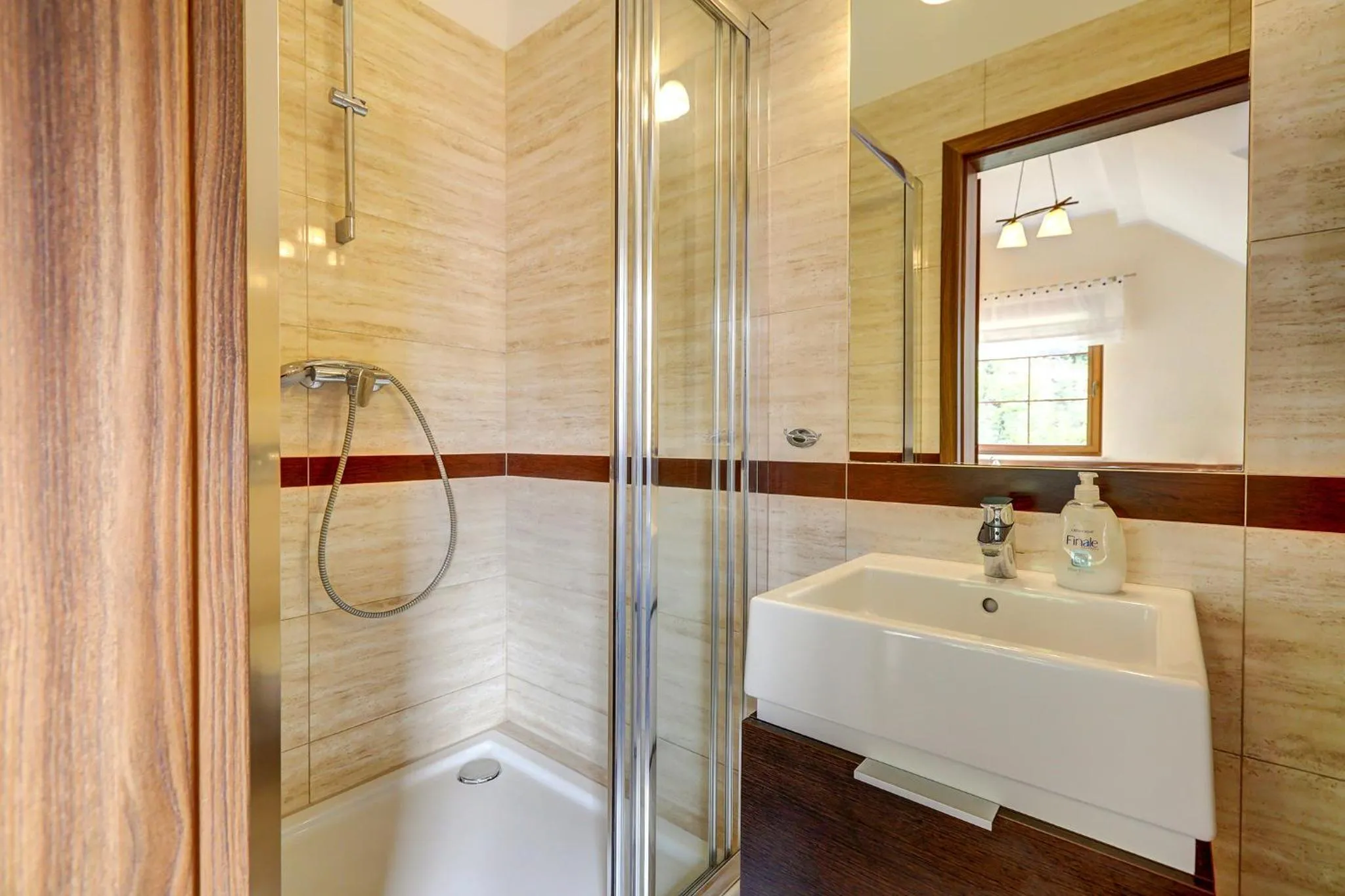 Shower in POD DEBEM Kompleks Zeglarsko-Rekreacyjny