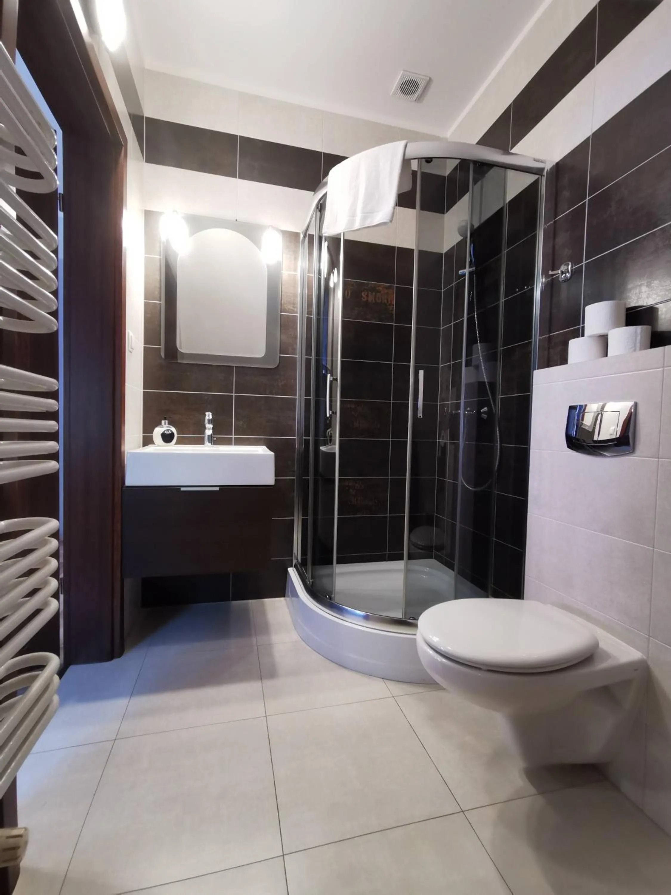 POD DEBEM Kompleks Zeglarsko-Rekreacyjny