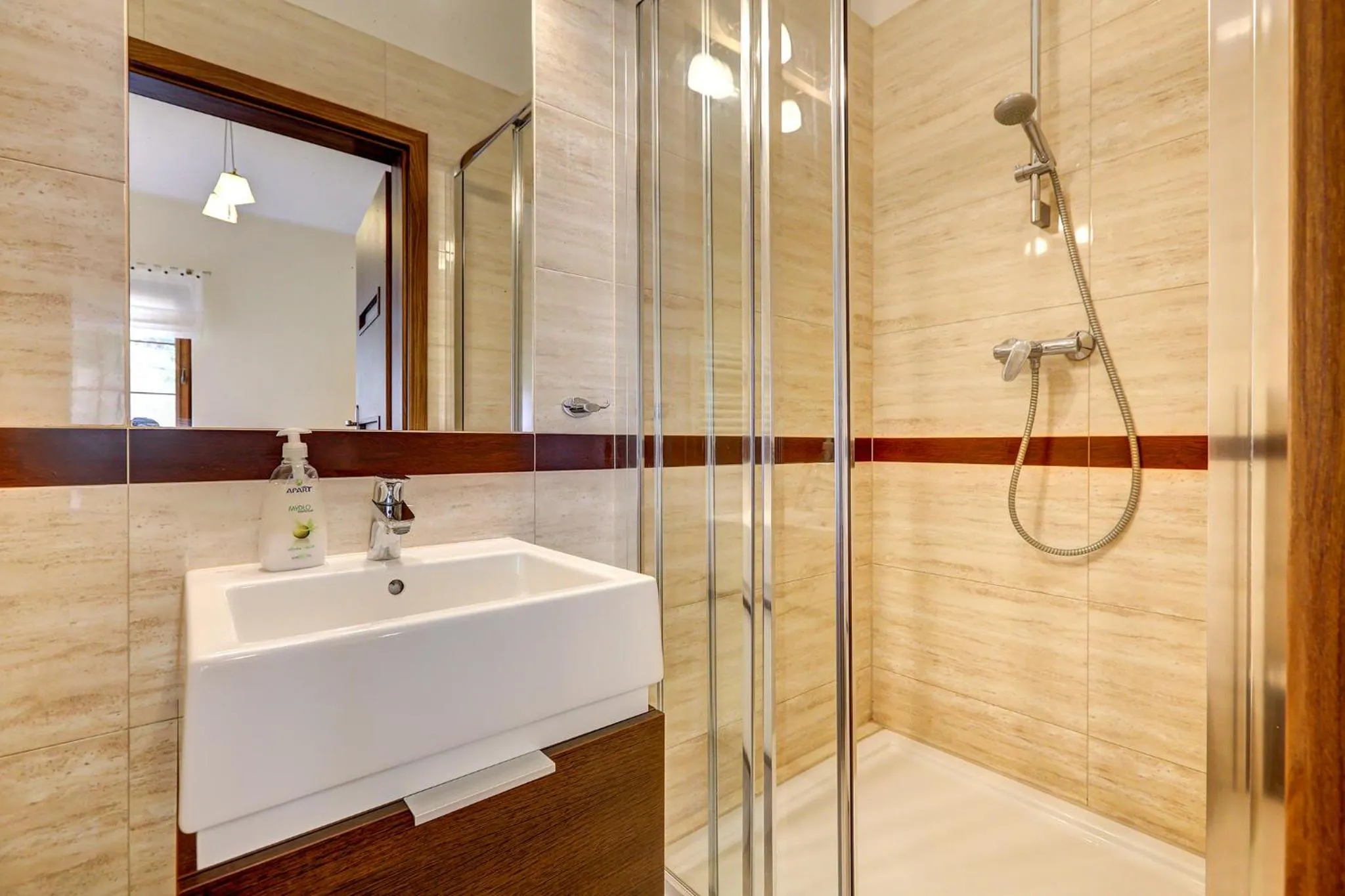 Shower in POD DEBEM Kompleks Zeglarsko-Rekreacyjny