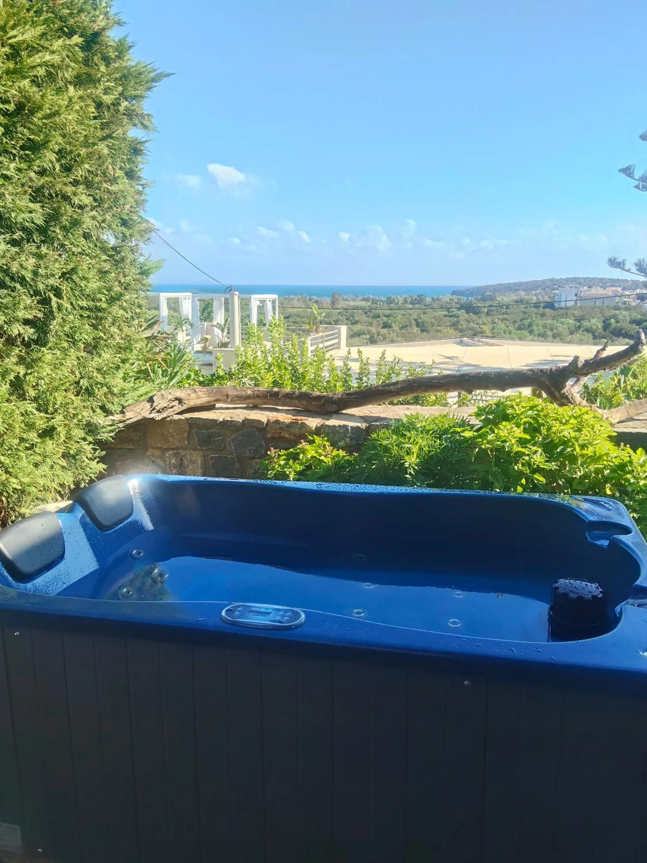 Hot Tub in Istron Breeze Cocoon