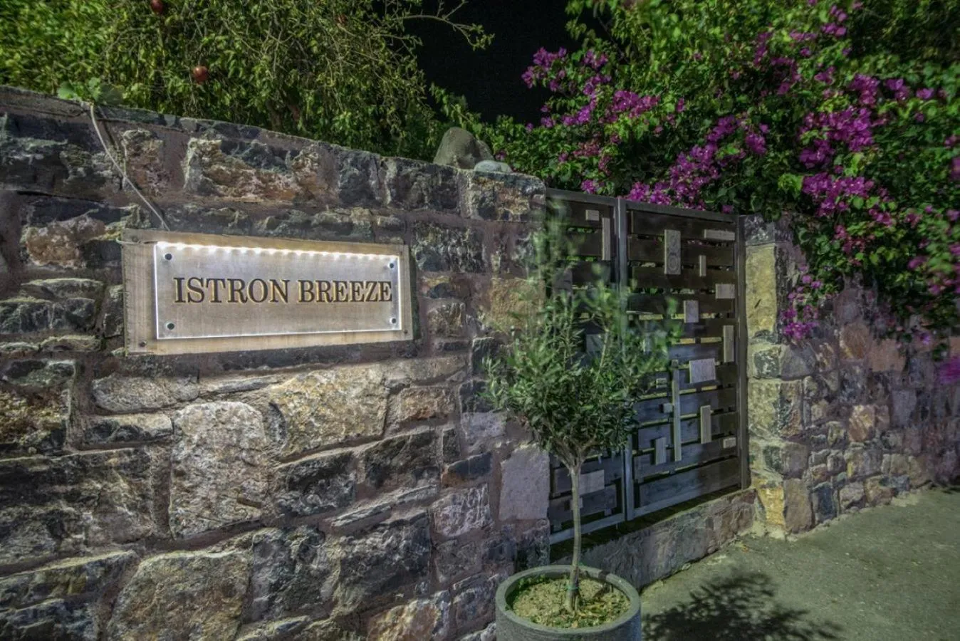 Property building in Istron Breeze Cocoon