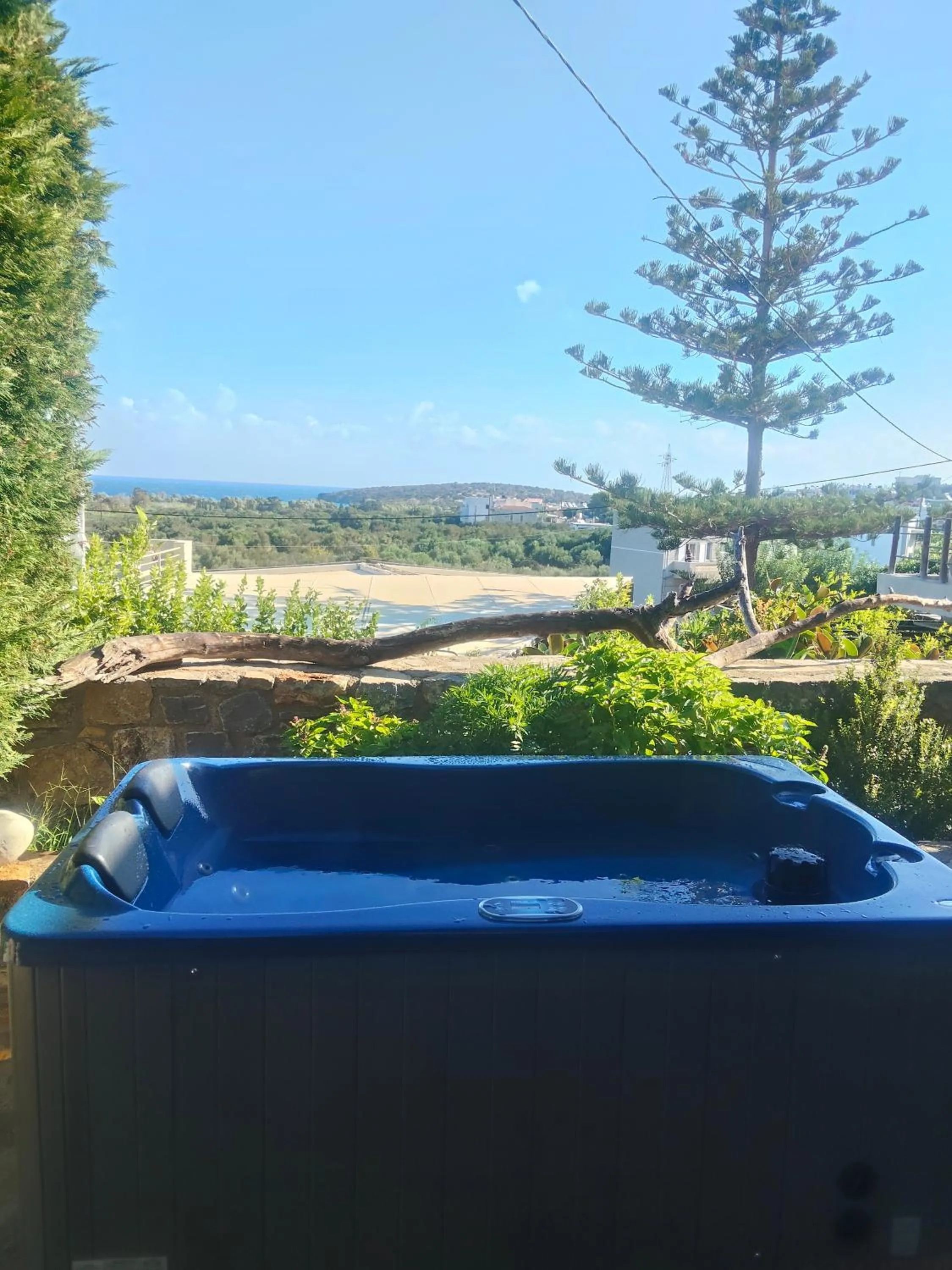 Hot Tub in Istron Breeze Cocoon