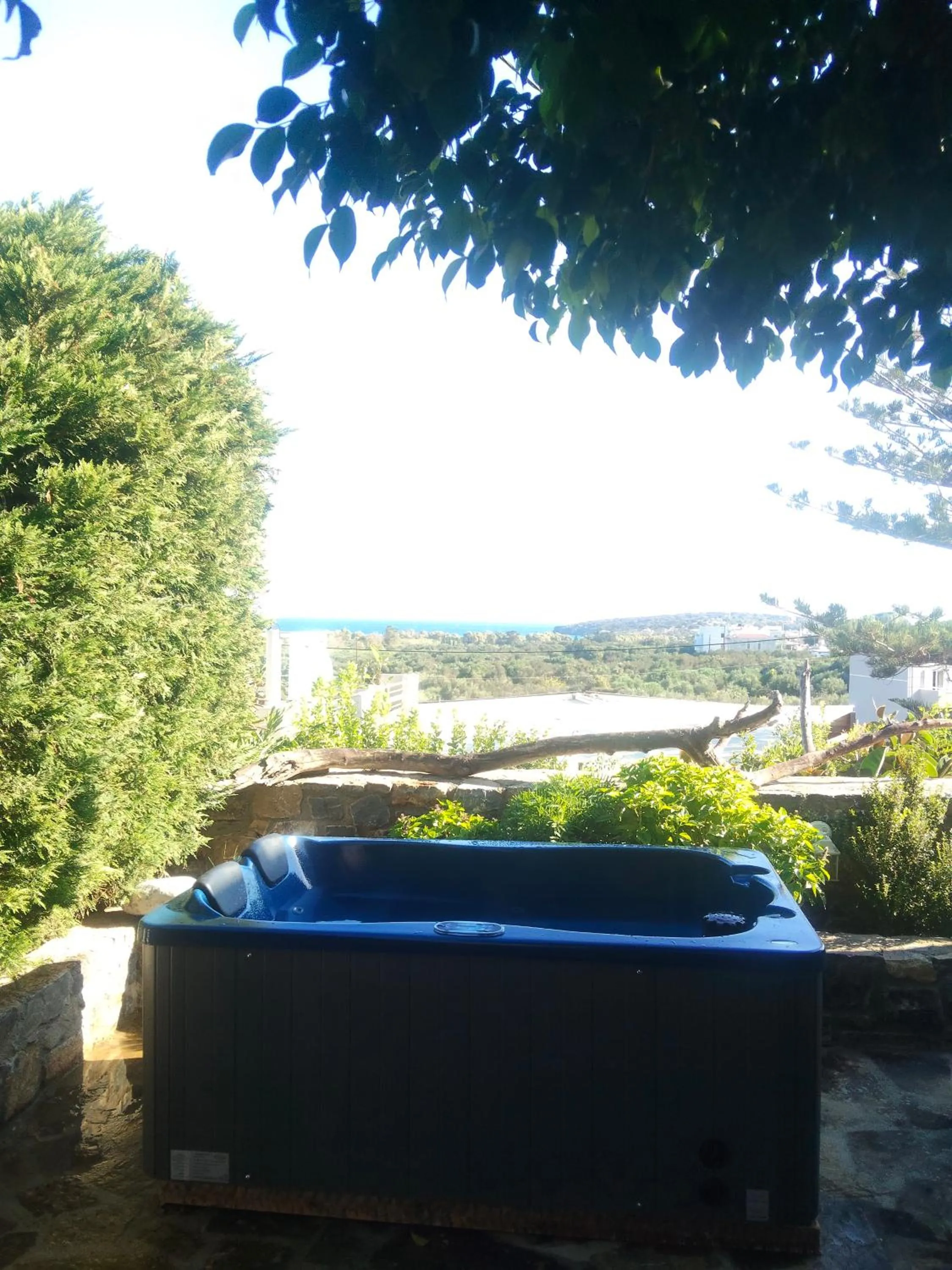 Hot Tub in Istron Breeze Cocoon
