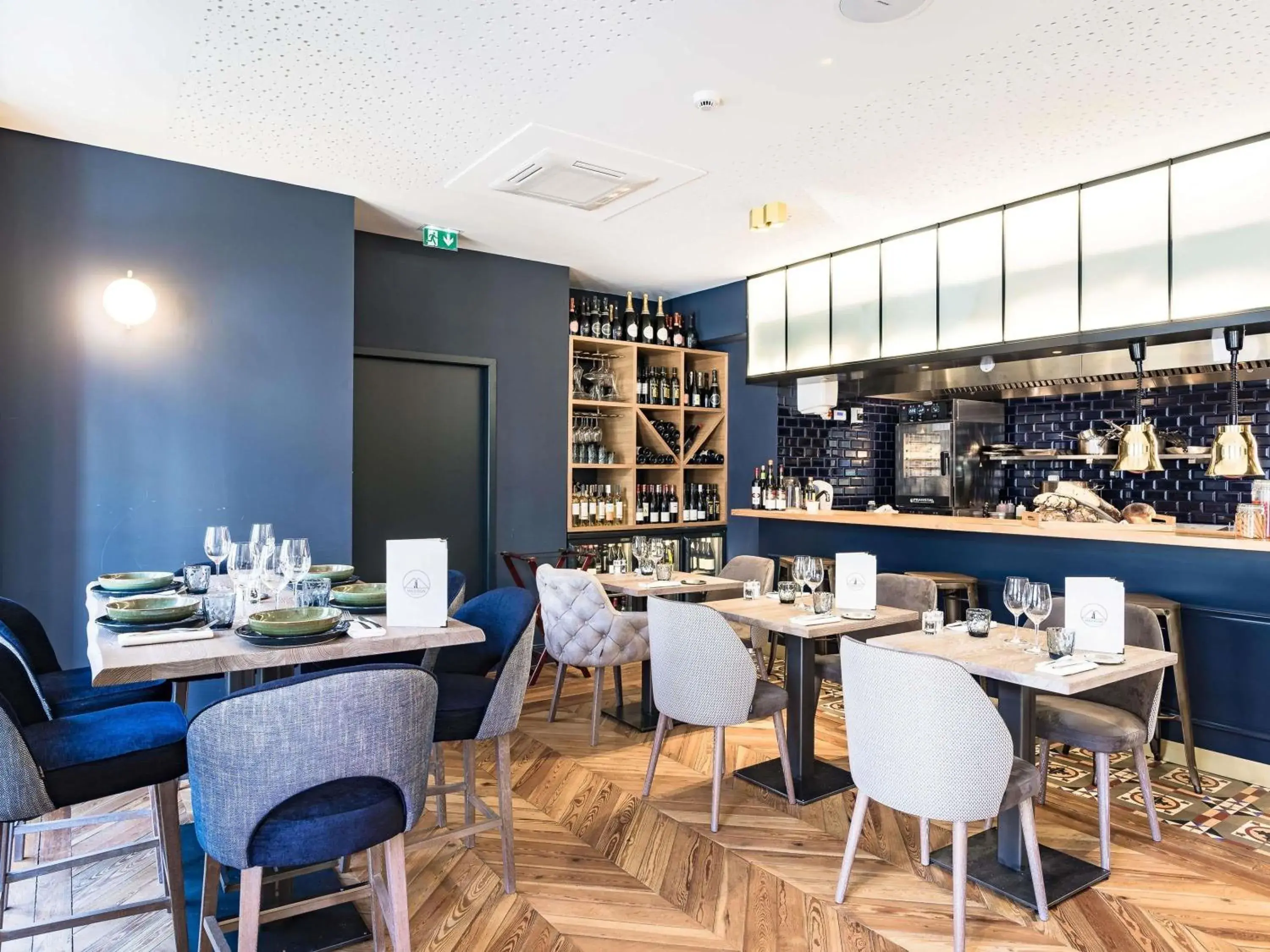 Lounge or bar in MADISON Saint Jean de Luz - Handwritten Collection Lounge or bar in MADISON Saint Jean de Luz - Handwritten Collection