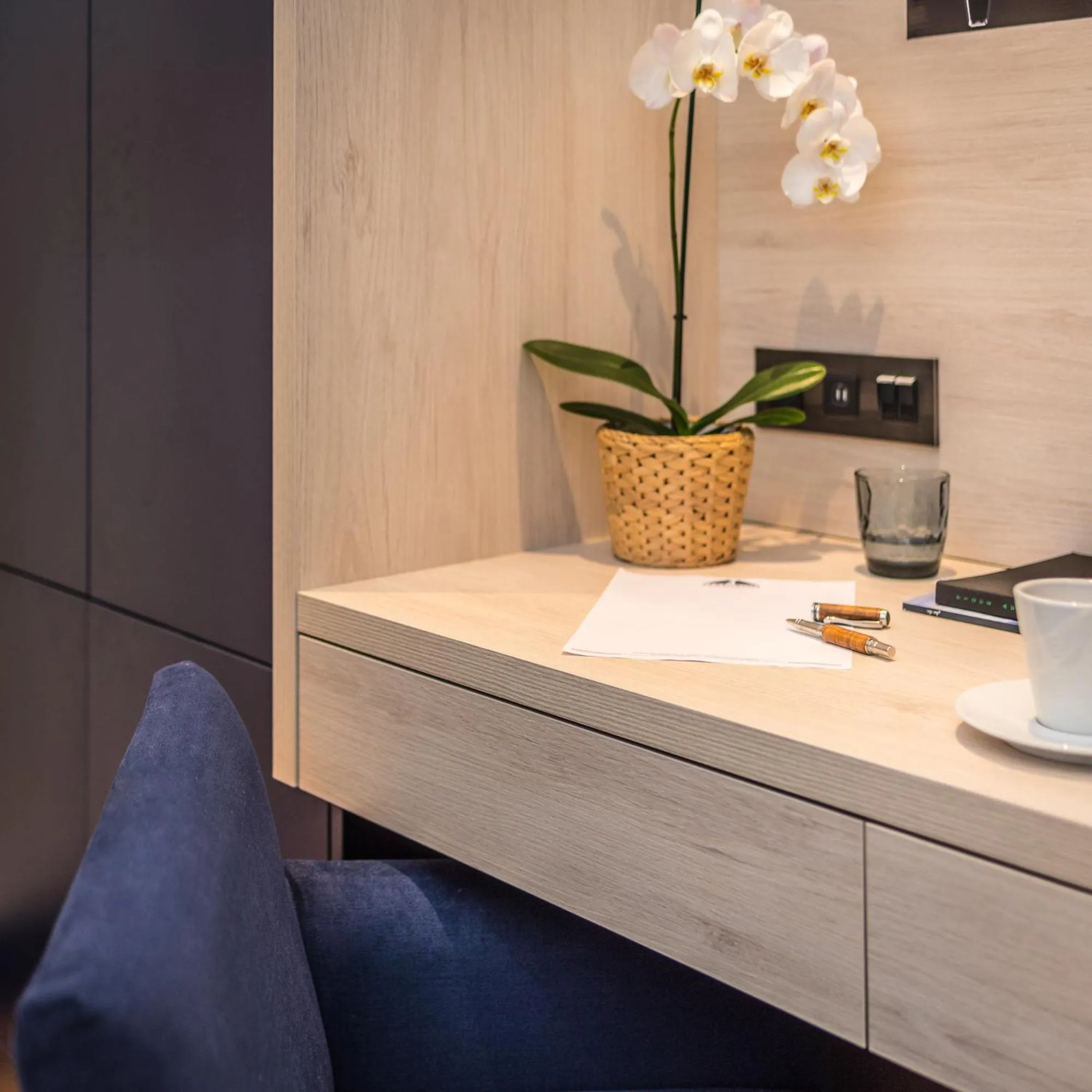 hair dresser in MADISON Saint Jean de Luz - Handwritten Collection