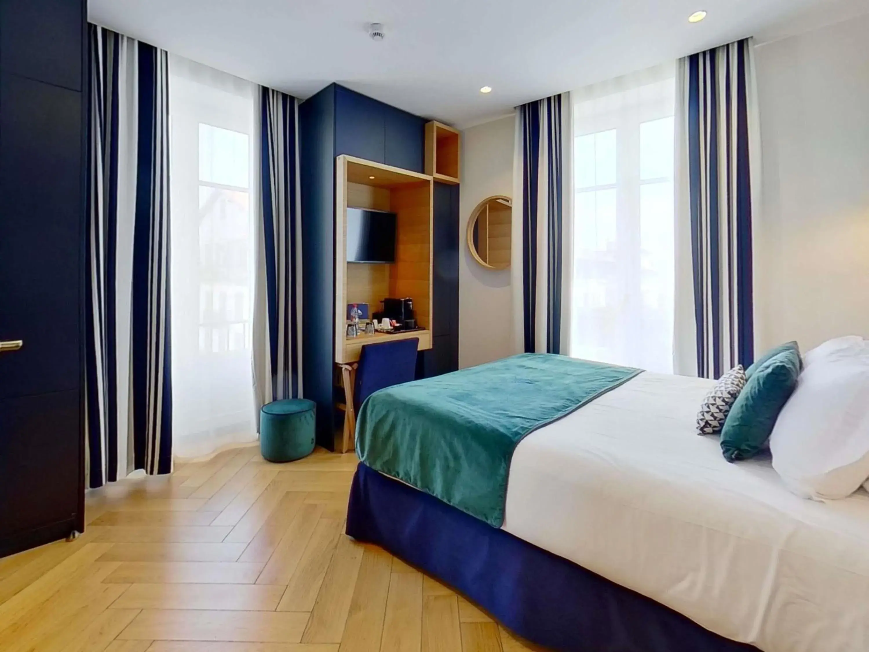 Superior Double Room with Balcony in MADISON Saint Jean de Luz - Handwritten Collection Superior Double Room with Balcony in MADISON Saint Jean de Luz - Handwritten Collection