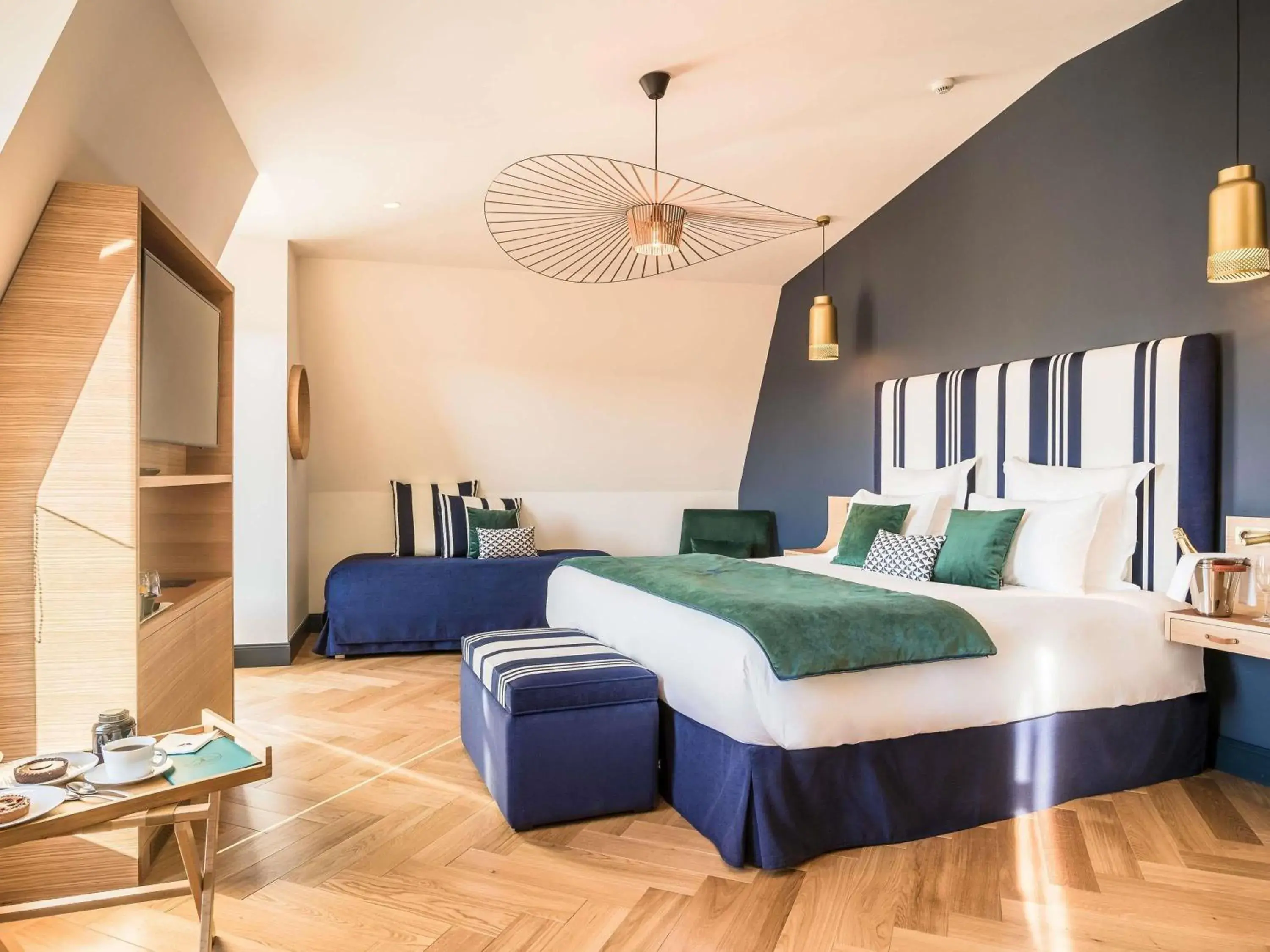 Deluxe King Room with Single Bed and Bath Tub in MADISON Saint Jean de Luz - Handwritten Collection Deluxe King Room with Single Bed and Bath Tub in MADISON Saint Jean de Luz - Handwritten Collection