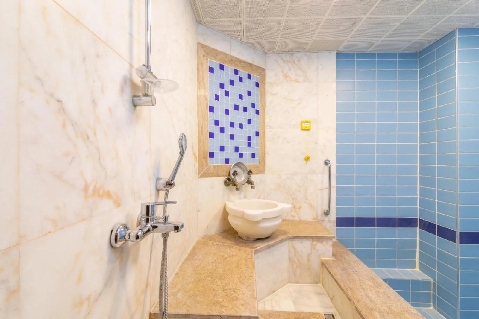 Shower in Aforia Thermal Residences