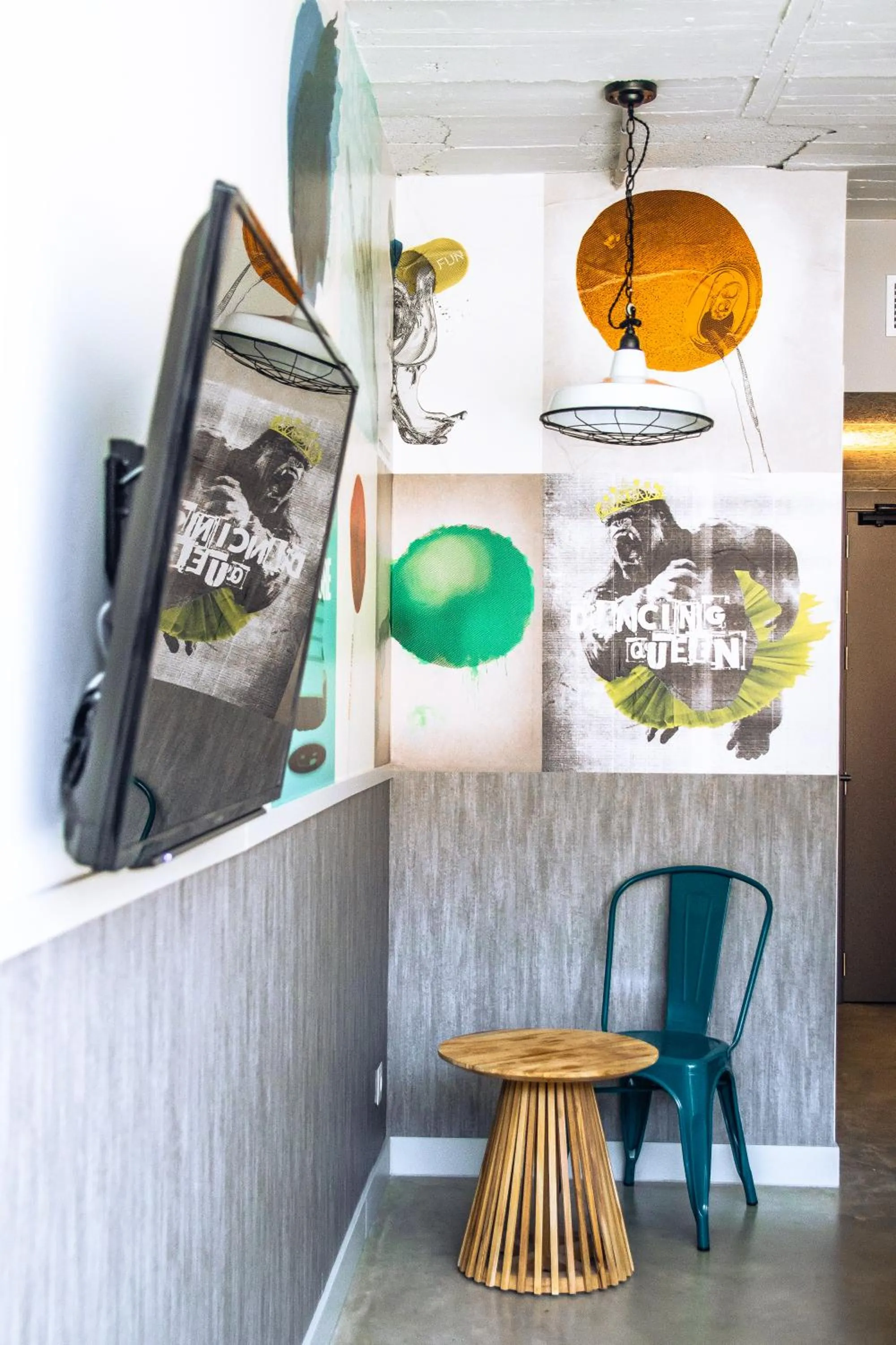 TV and multimedia in Unite Hostel Barcelona