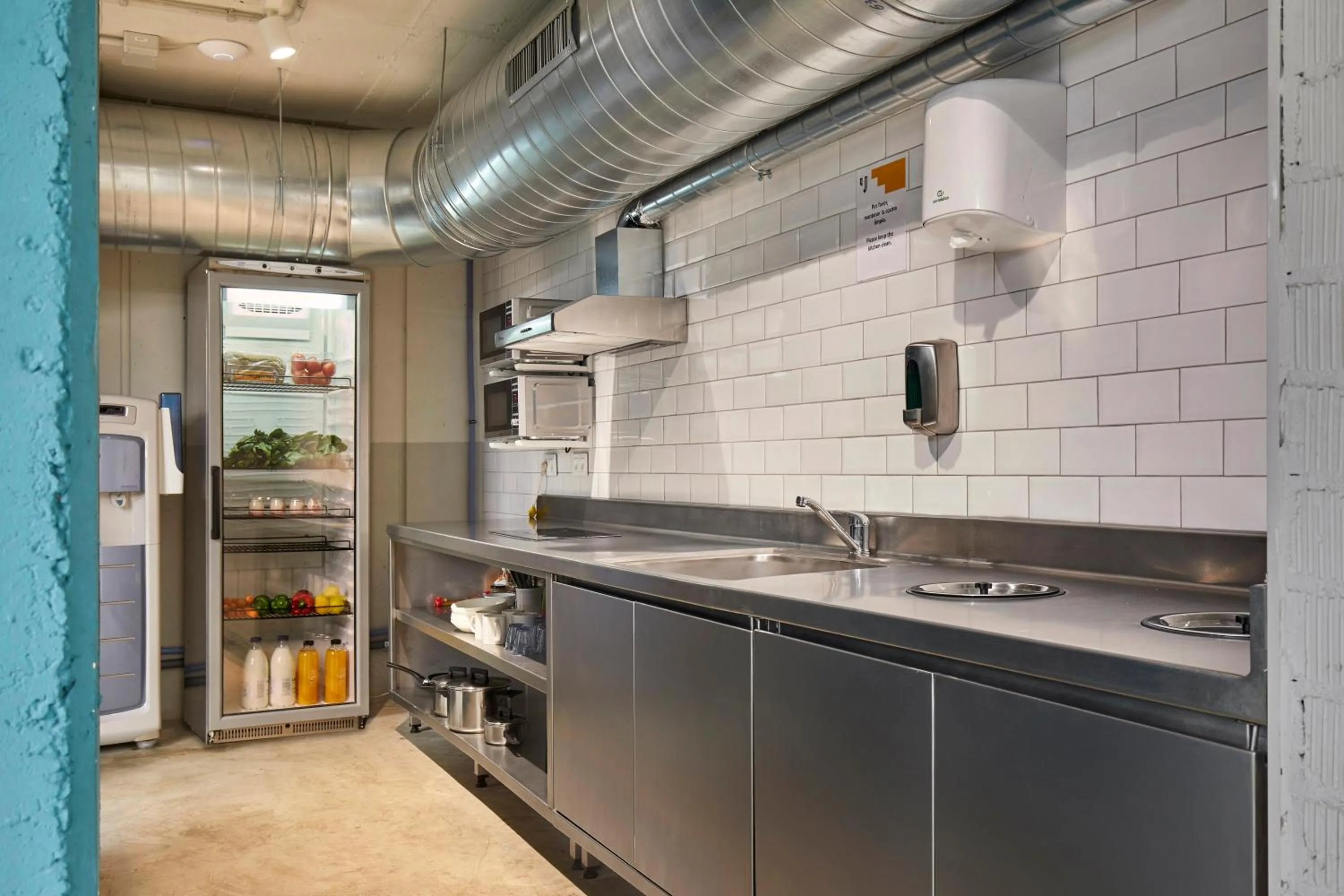 Kitchen or kitchenette in Unite Hostel Barcelona
