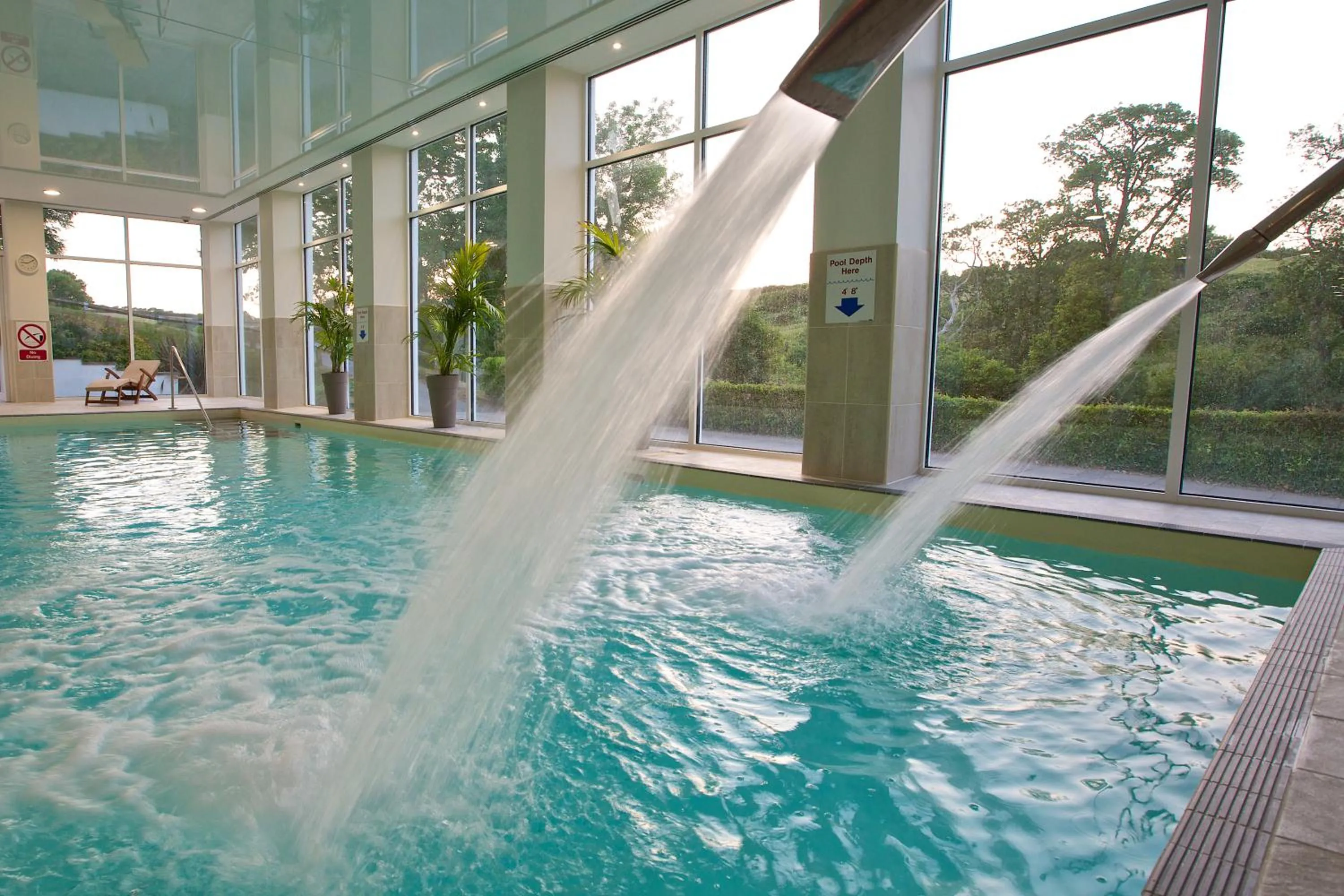 Swimming pool in Dartmouth Green Lodges