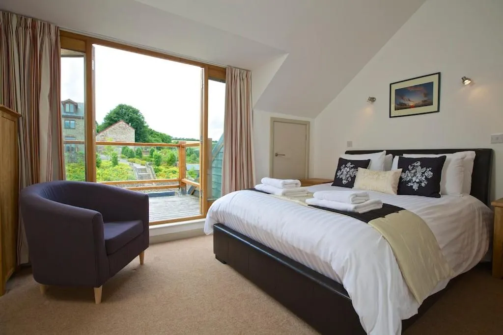 Bedroom, Bed in Dartmouth Green Lodges