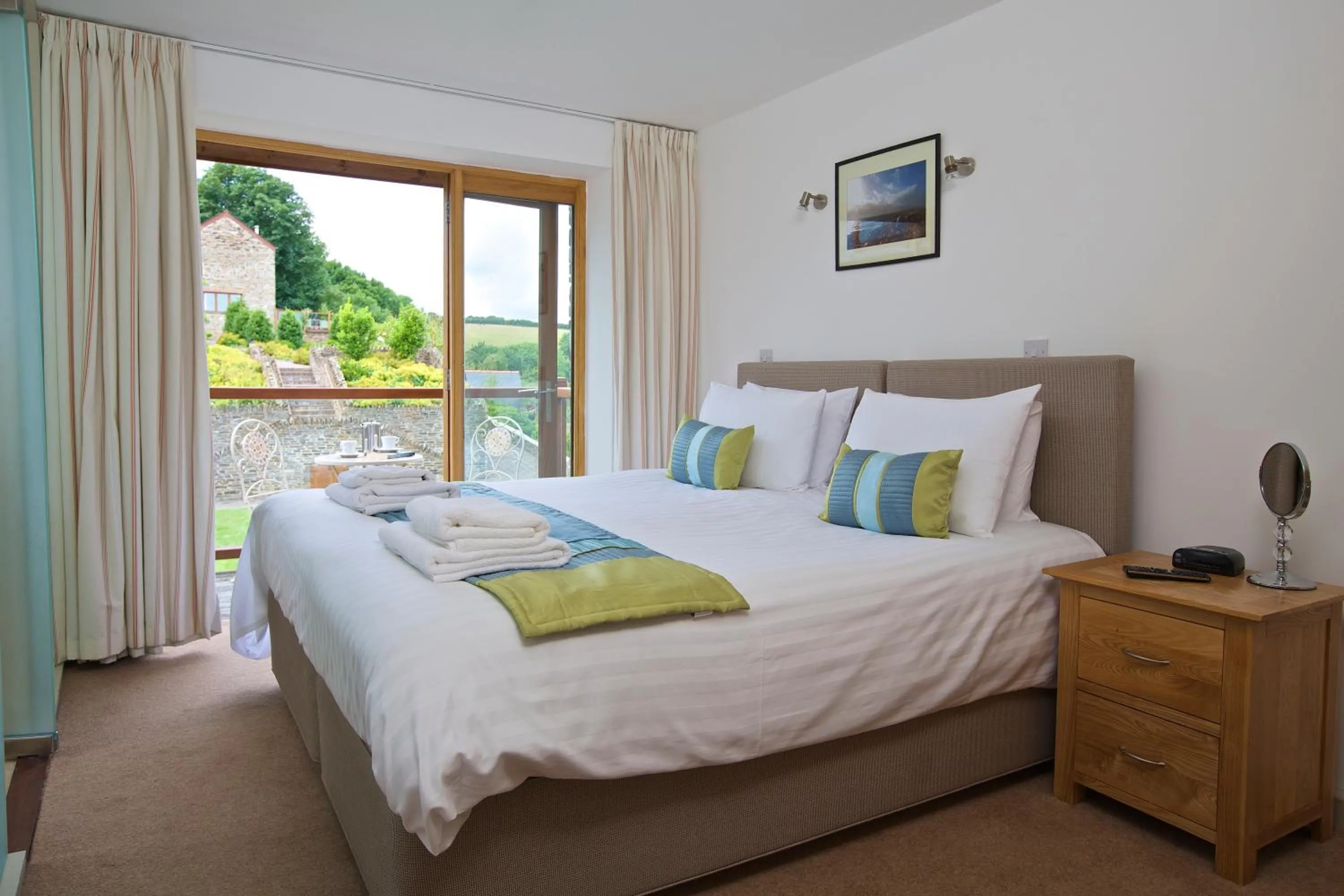 Bedroom, Bed in Dartmouth Green Lodges