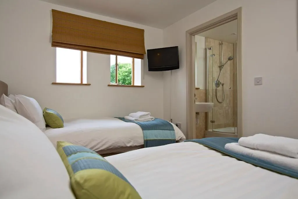 Bedroom, Bed in Dartmouth Green Lodges