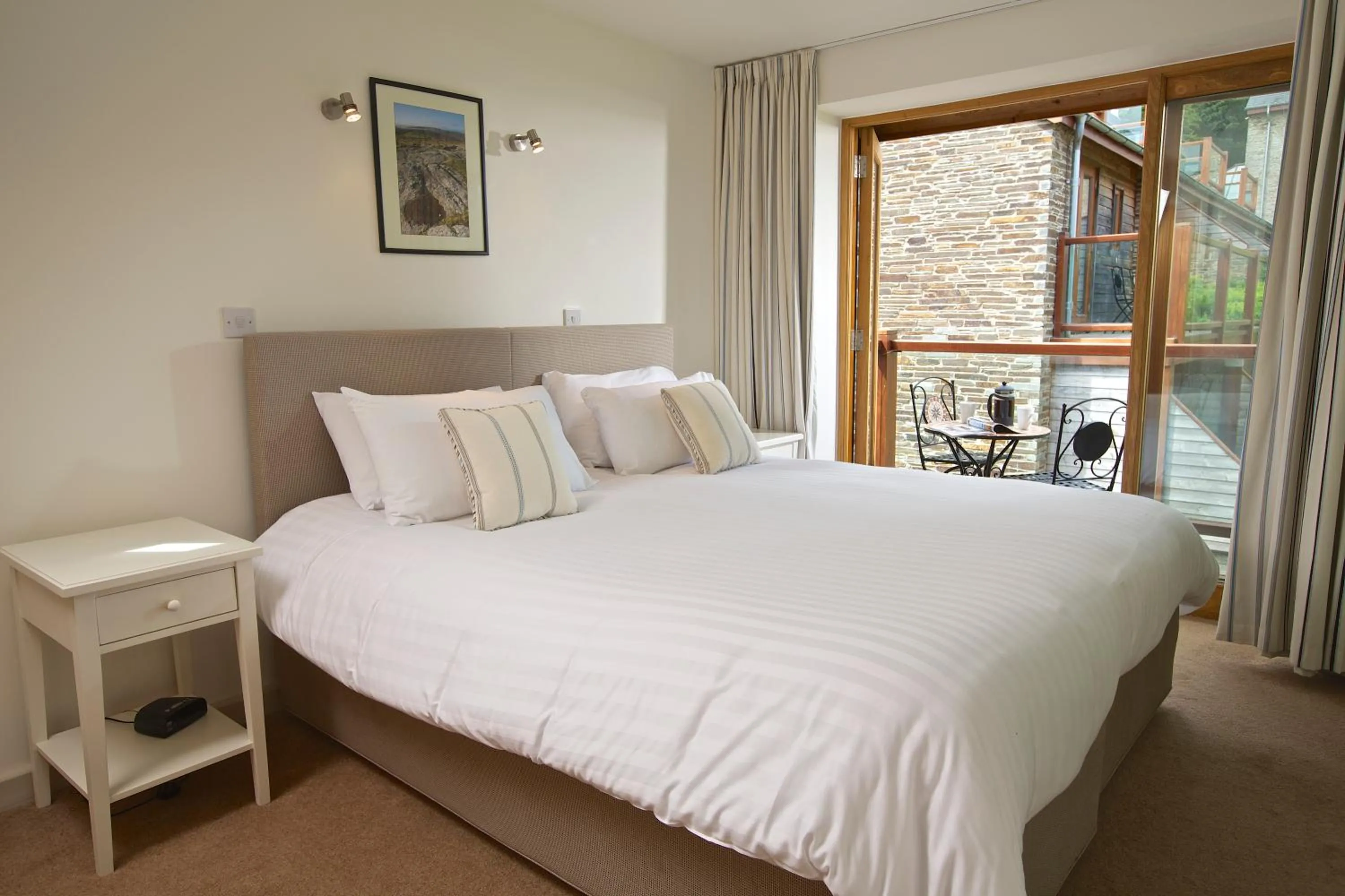 Bedroom, Bed in Dartmouth Green Lodges