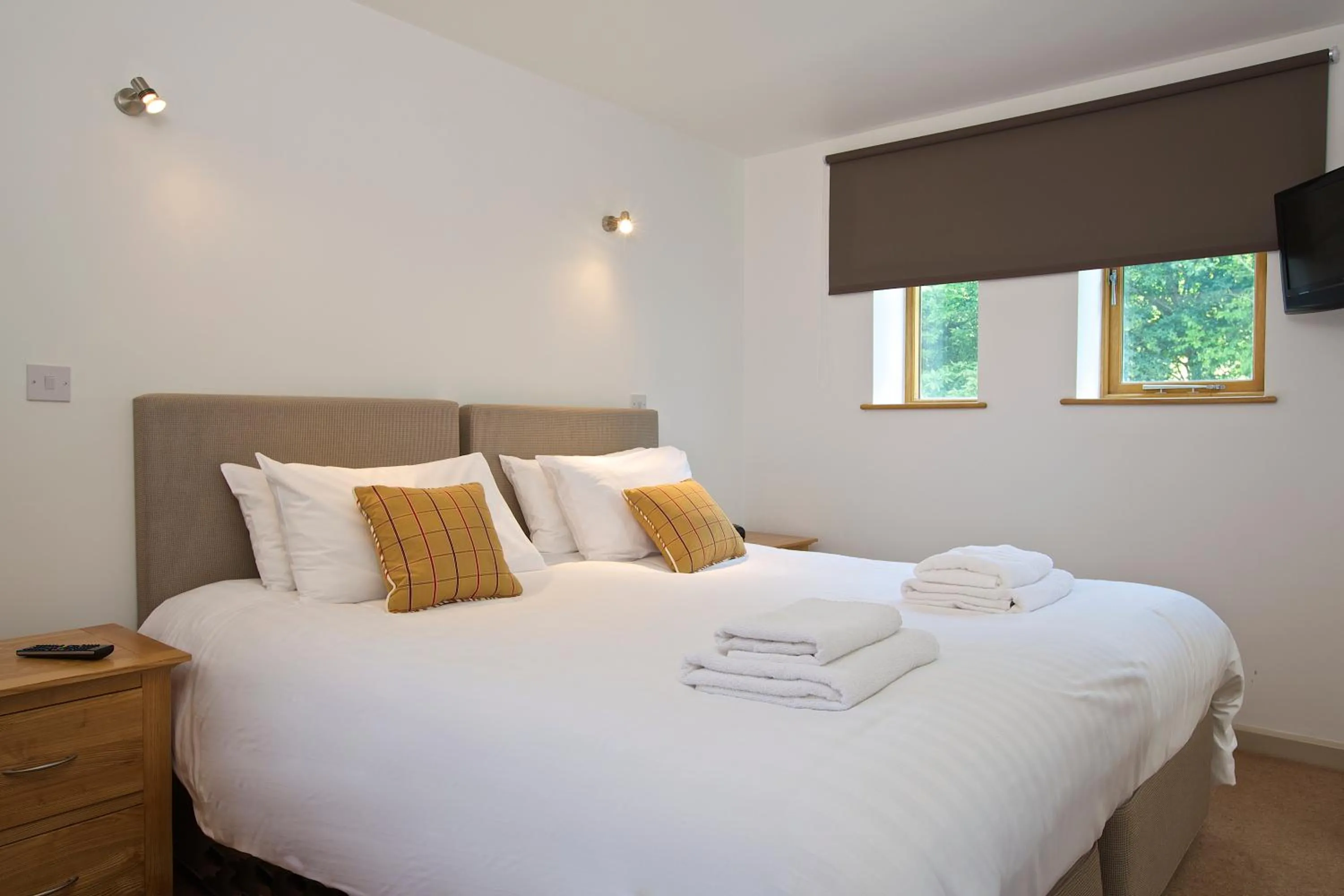 Bedroom, Bed in Dartmouth Green Lodges