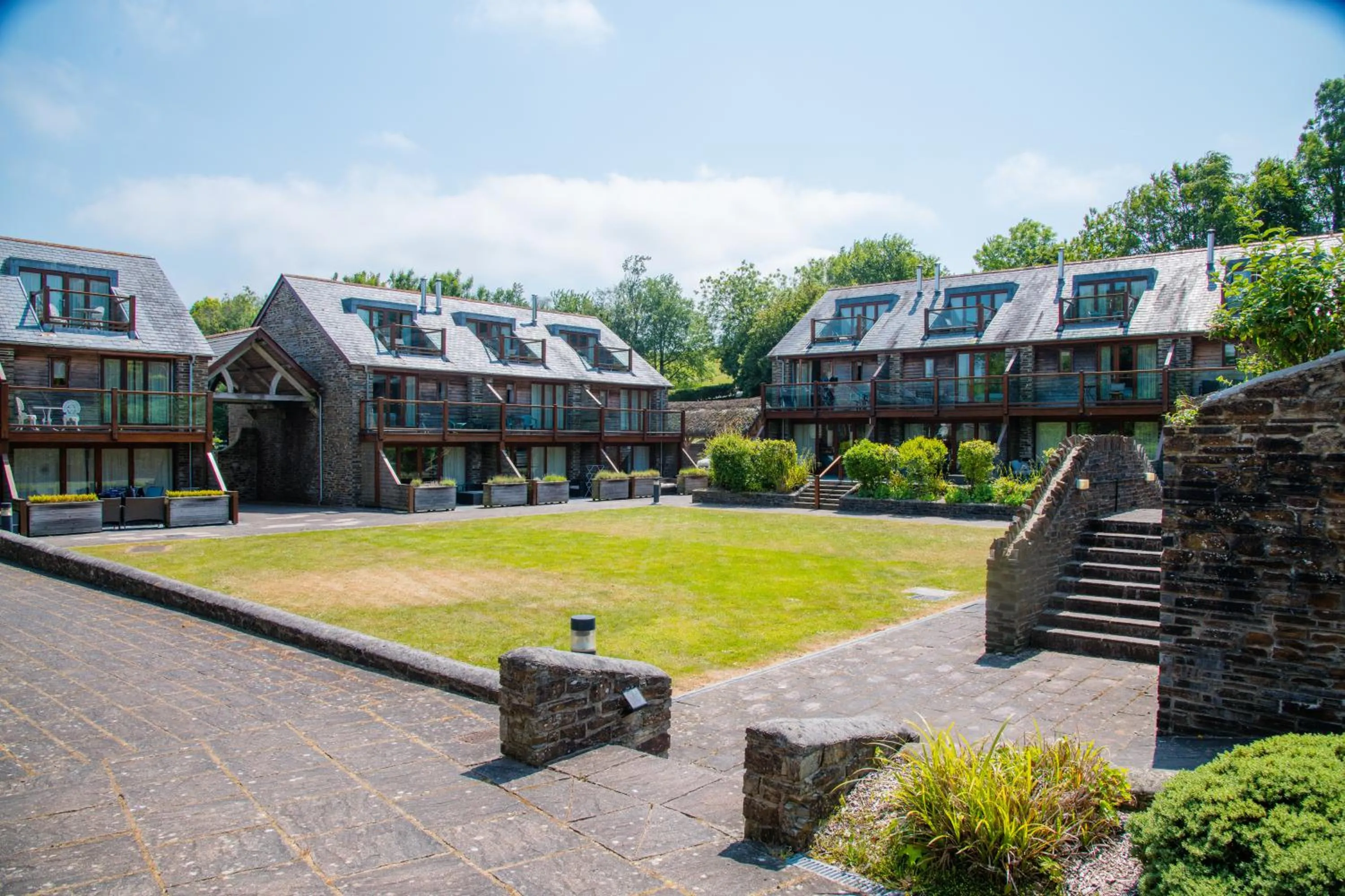 Property building in Dartmouth Green Lodges