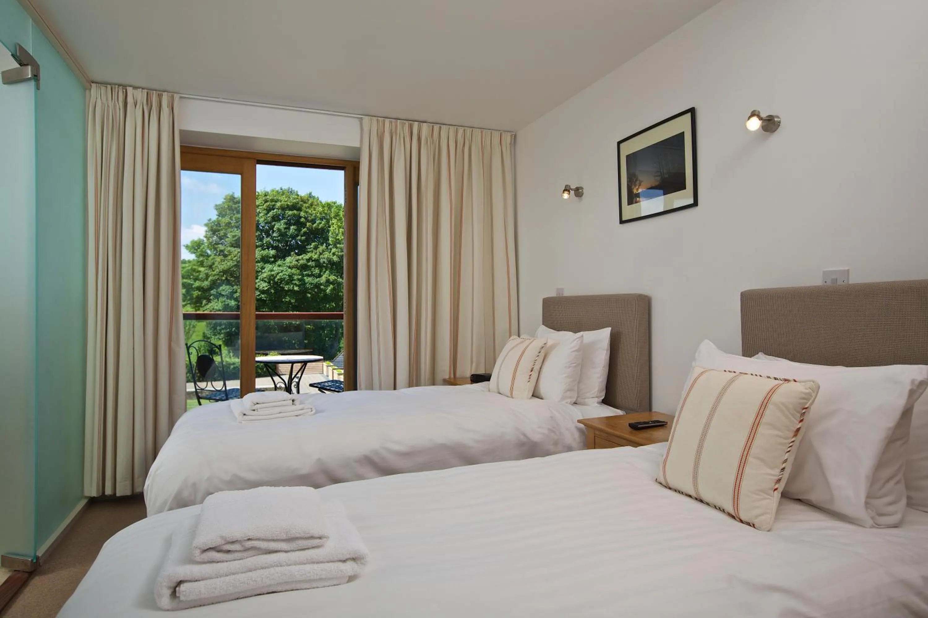 Bedroom, Bed in Dartmouth Green Lodges
