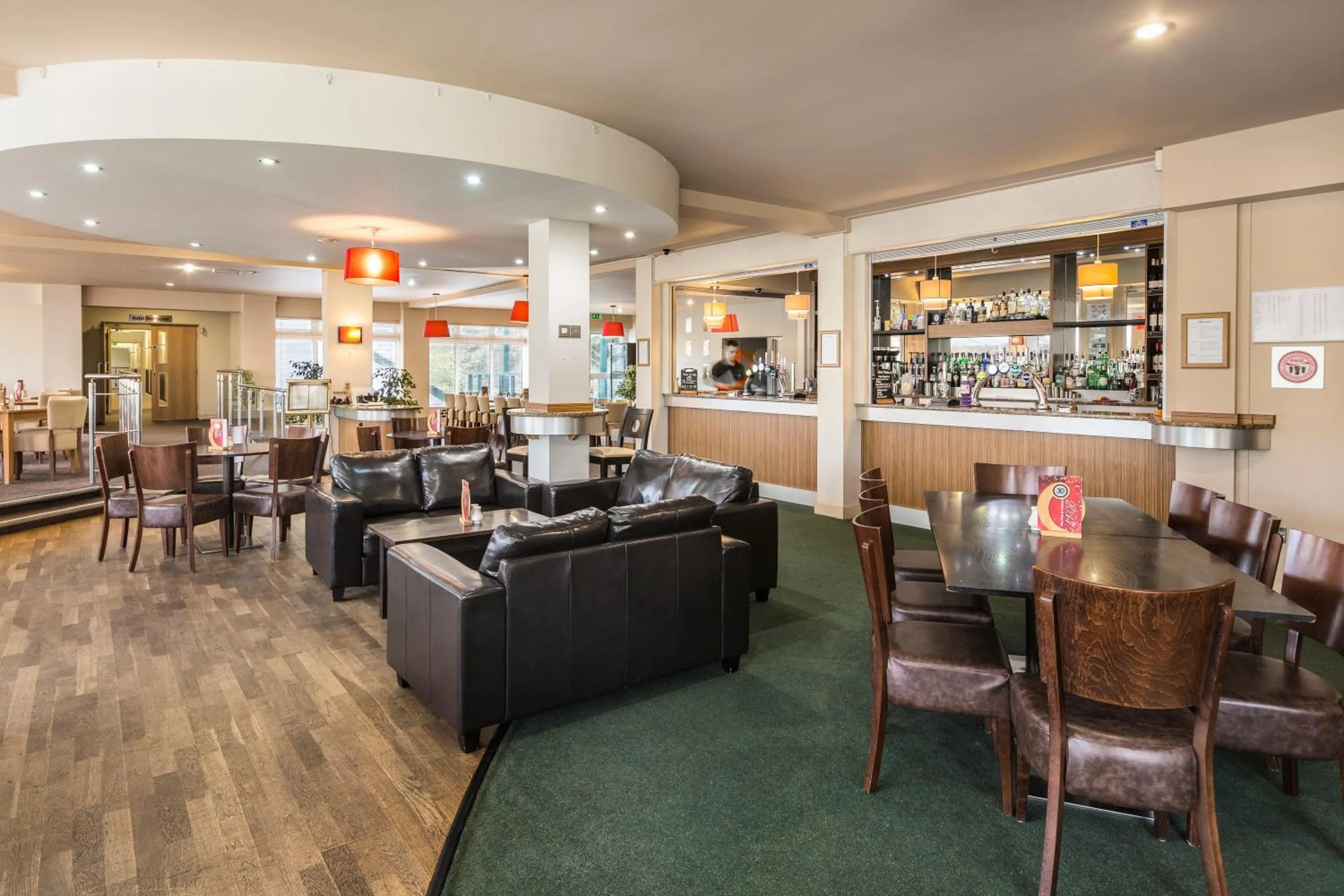 Restaurant/places to eat in Dartmouth Green Lodges