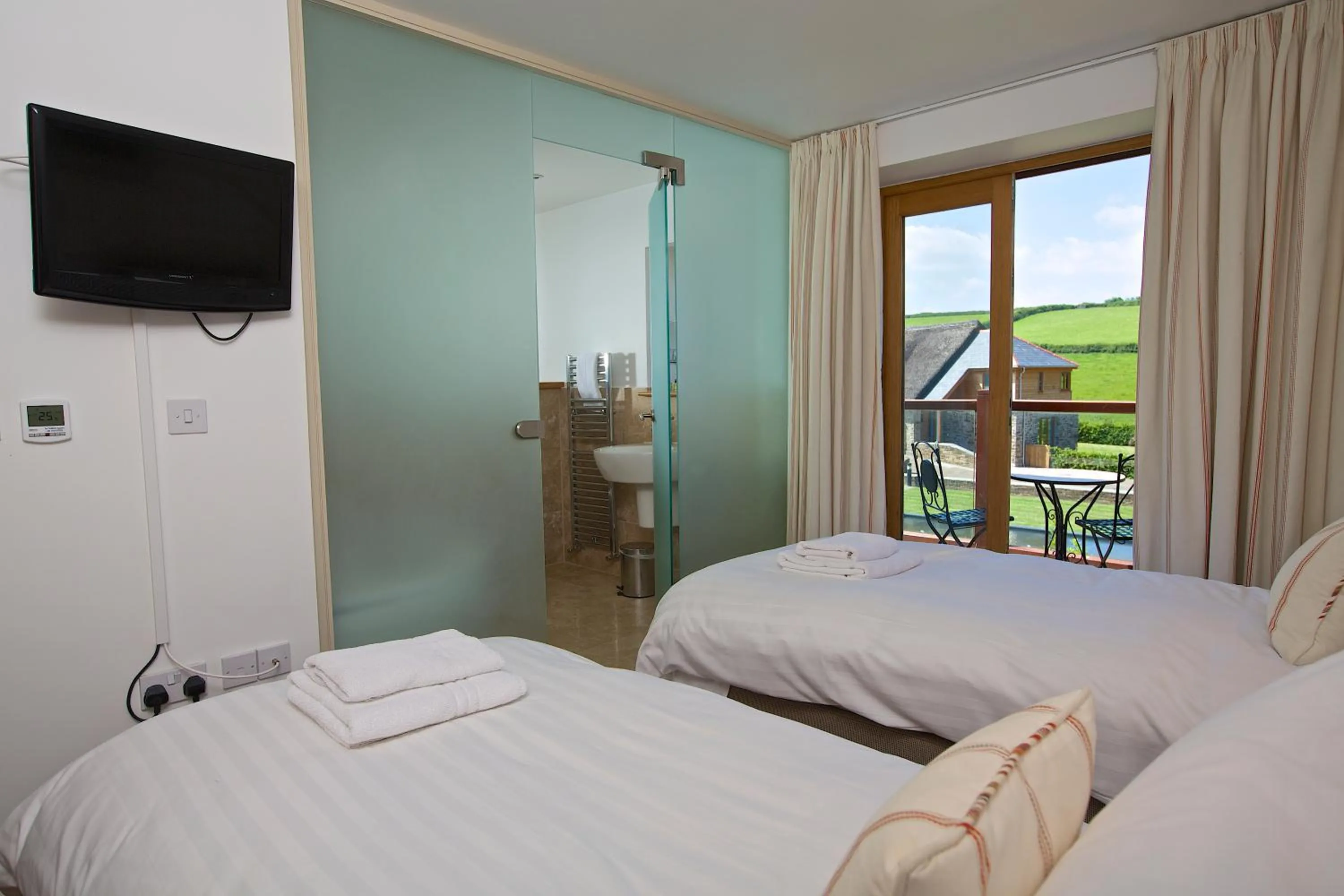 Bed in Dartmouth Green Lodges