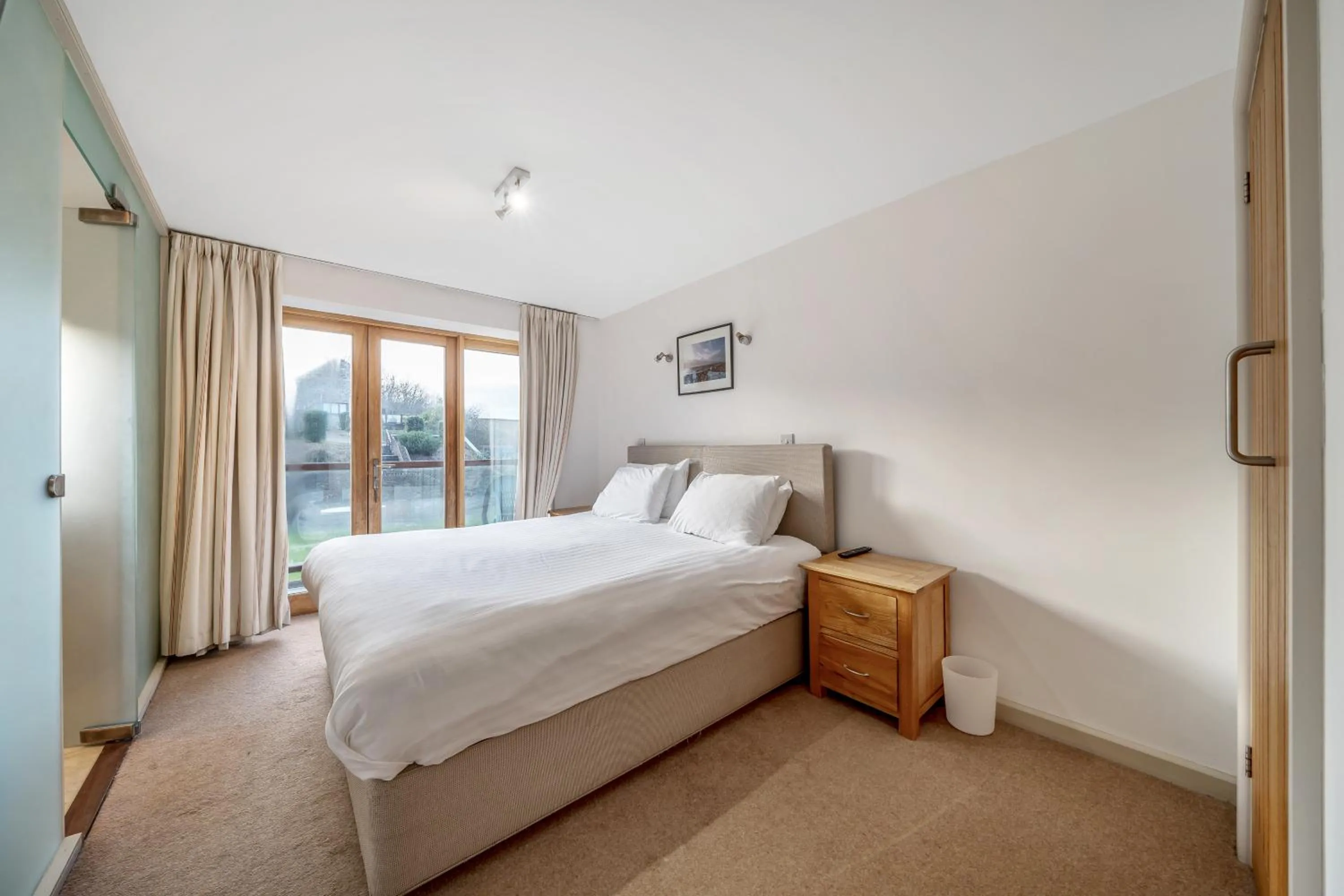 Bed in Dartmouth Green Lodges