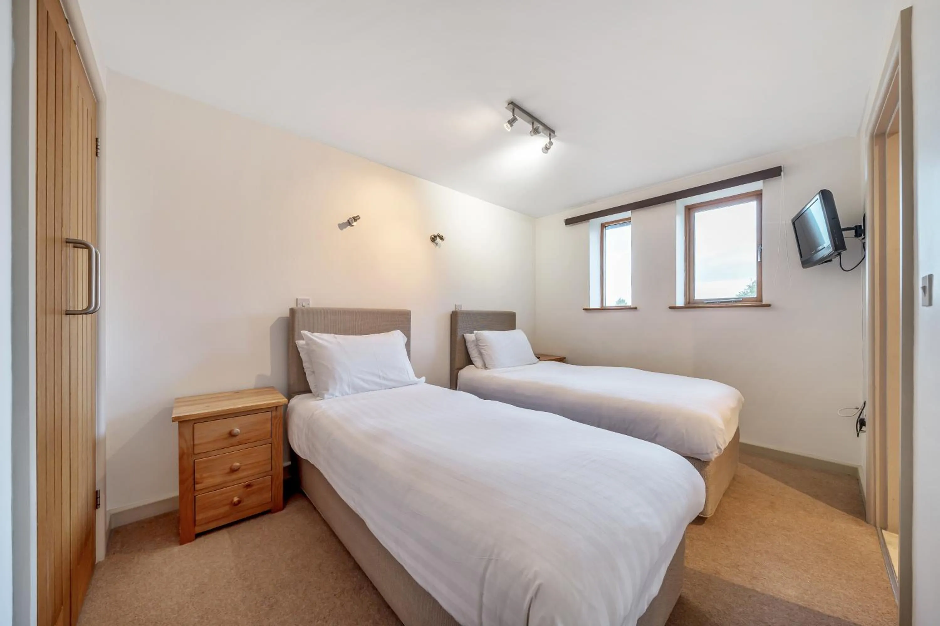 Bedroom, Bed in Dartmouth Green Lodges