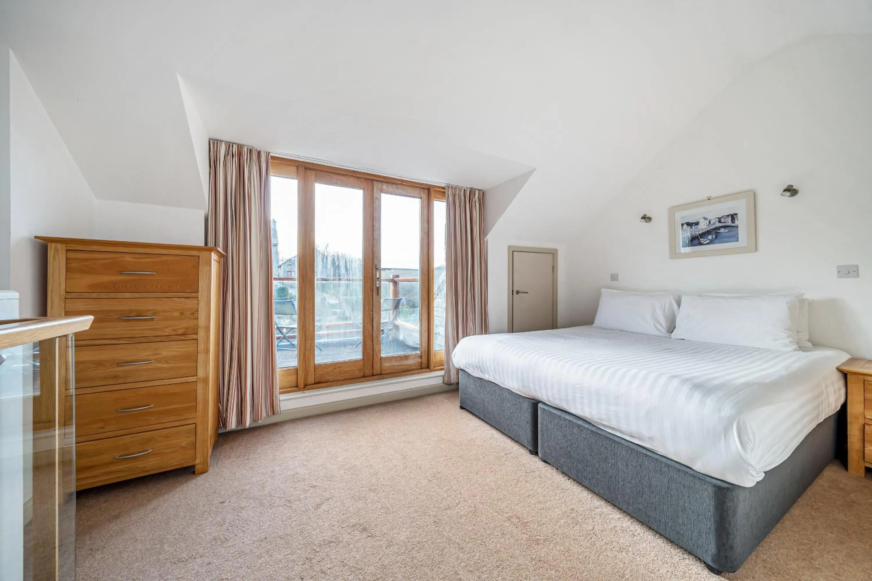 Bedroom, Bed in Dartmouth Green Lodges