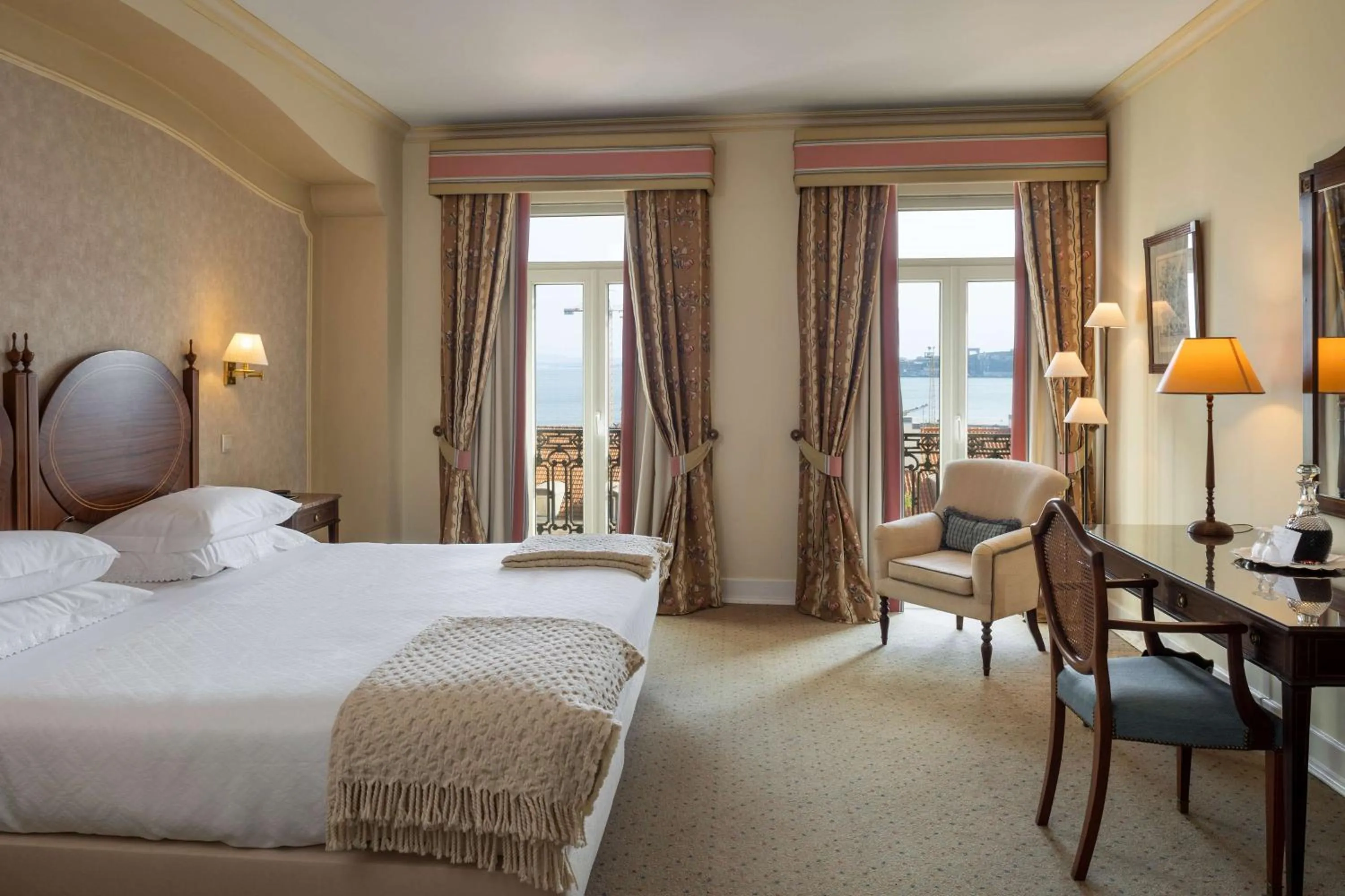 Bedroom, Bed in As Janelas Verdes Inn - Lisbon Heritage Collection - Riverside