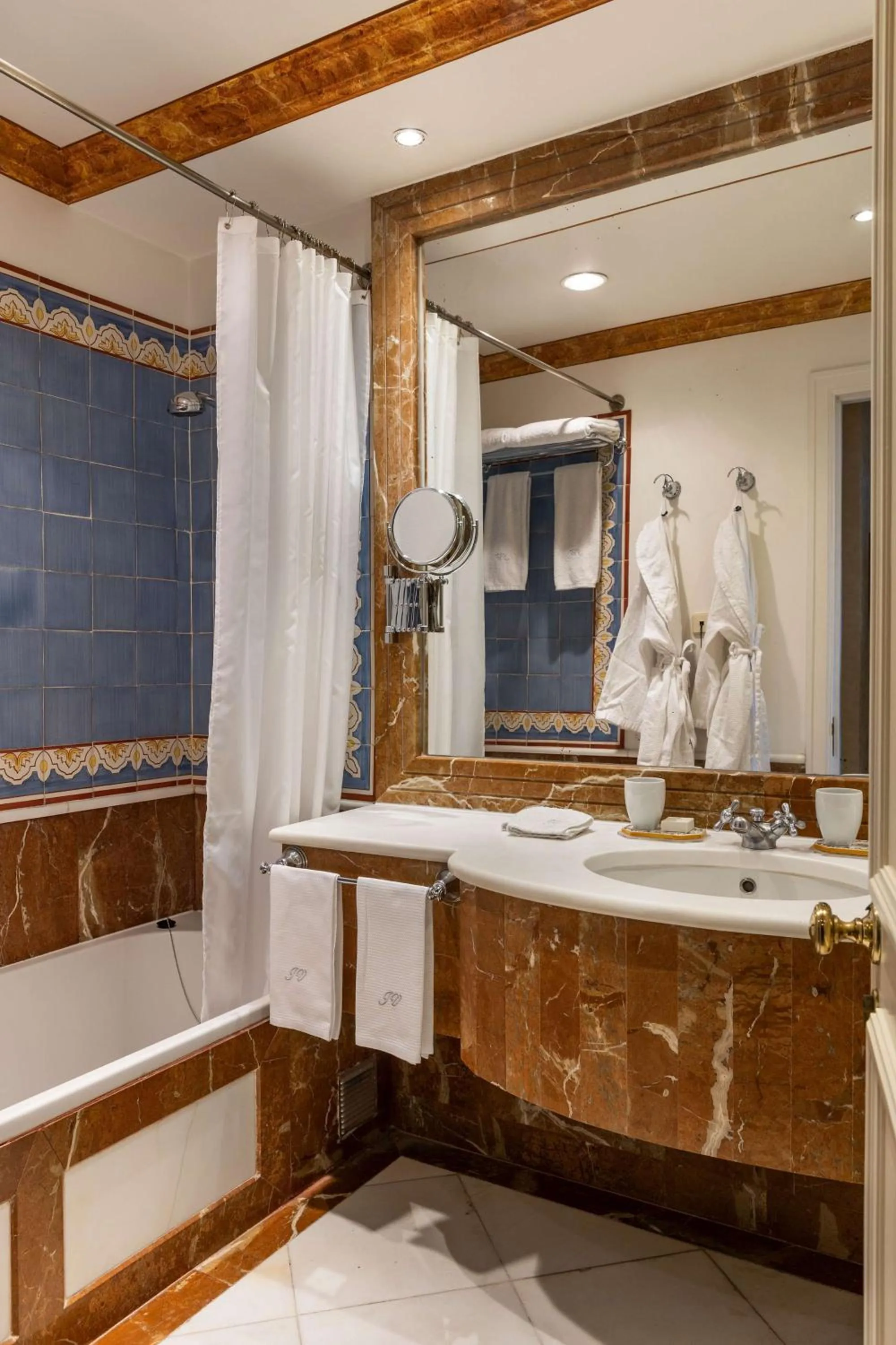 Bathroom in As Janelas Verdes Inn - Lisbon Heritage Collection - Riverside