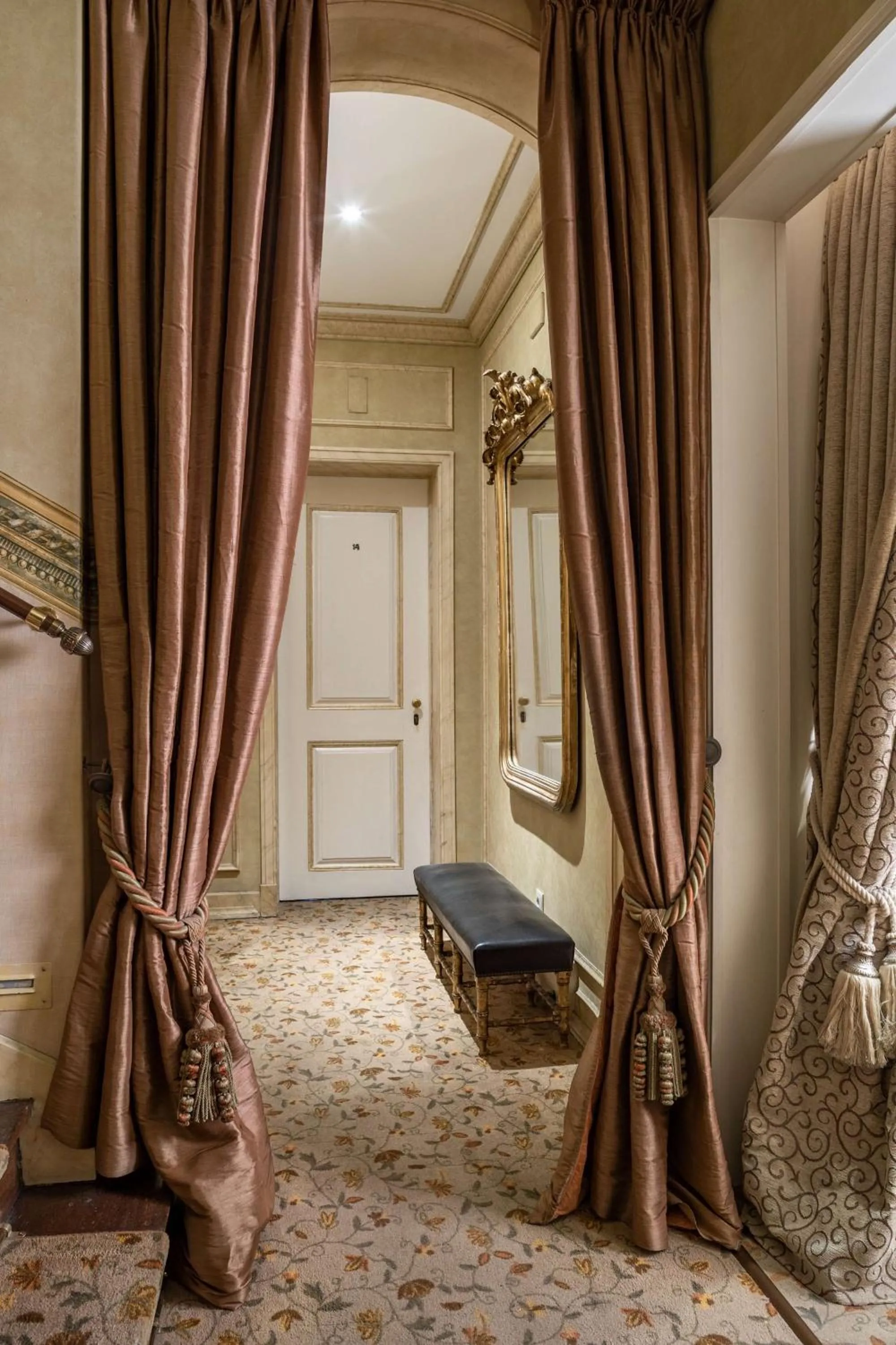 Lobby or reception, Bed in As Janelas Verdes Inn - Lisbon Heritage Collection - Riverside