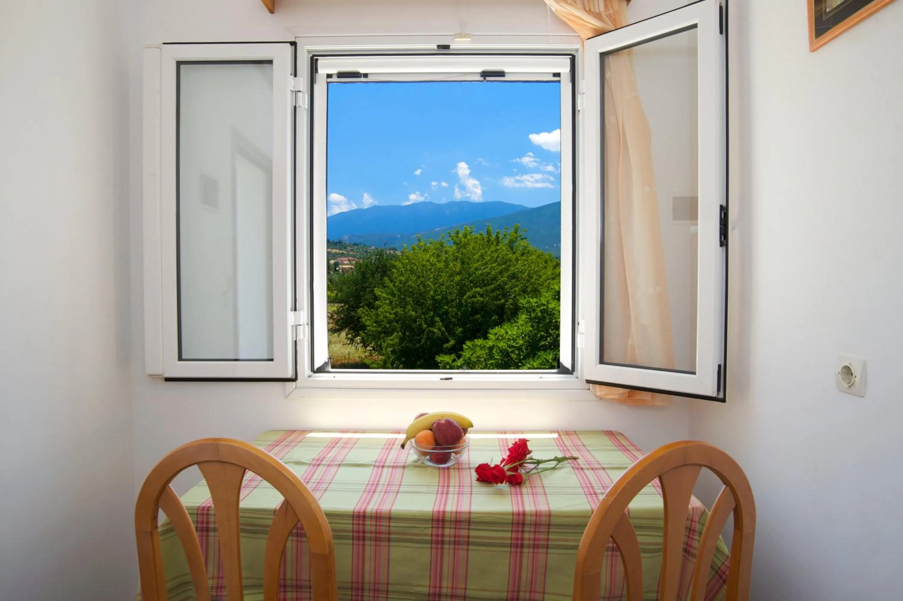 Nikos Studios and Apartments