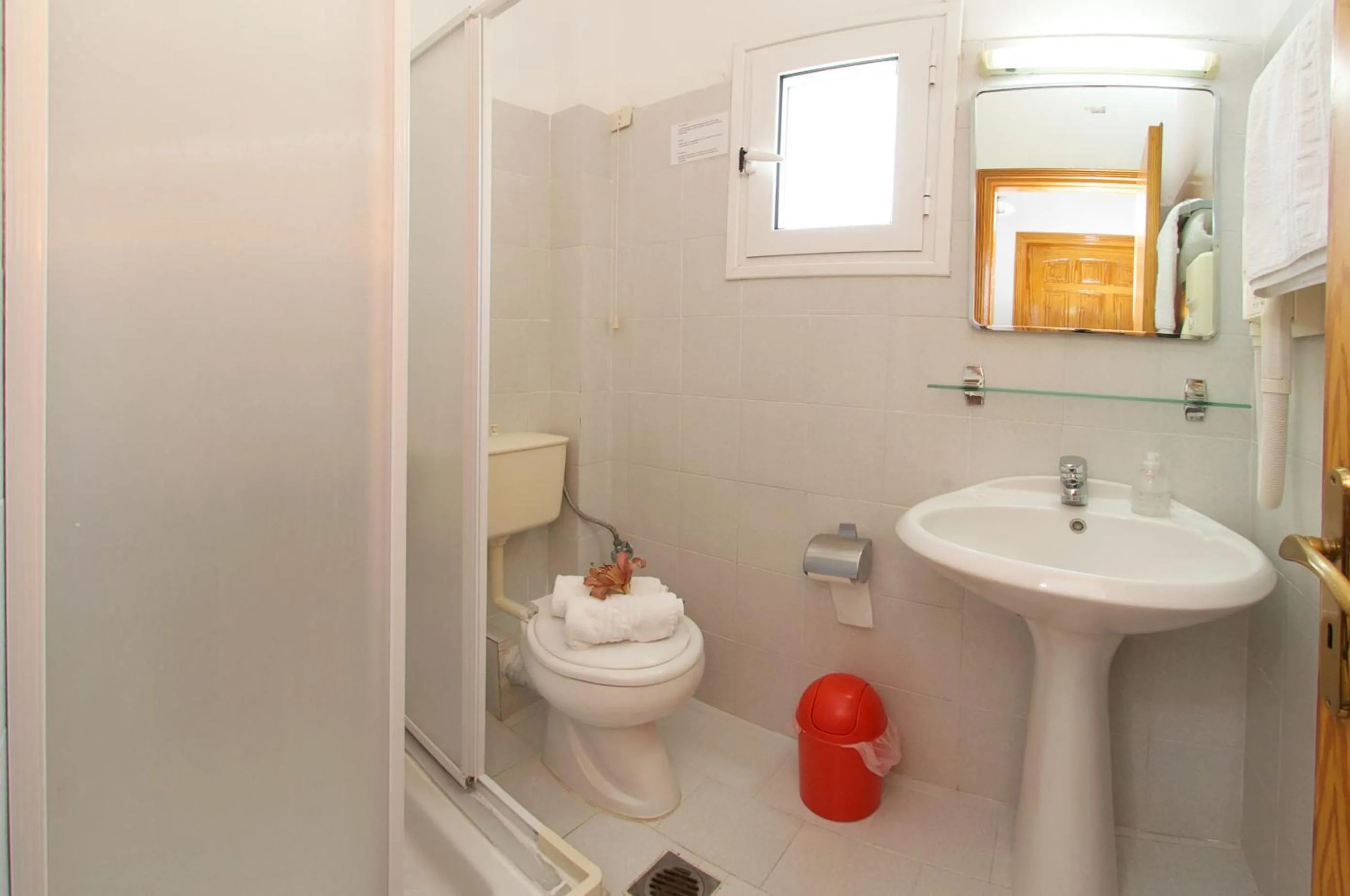 Bathroom in Nikos Studios and Apartments