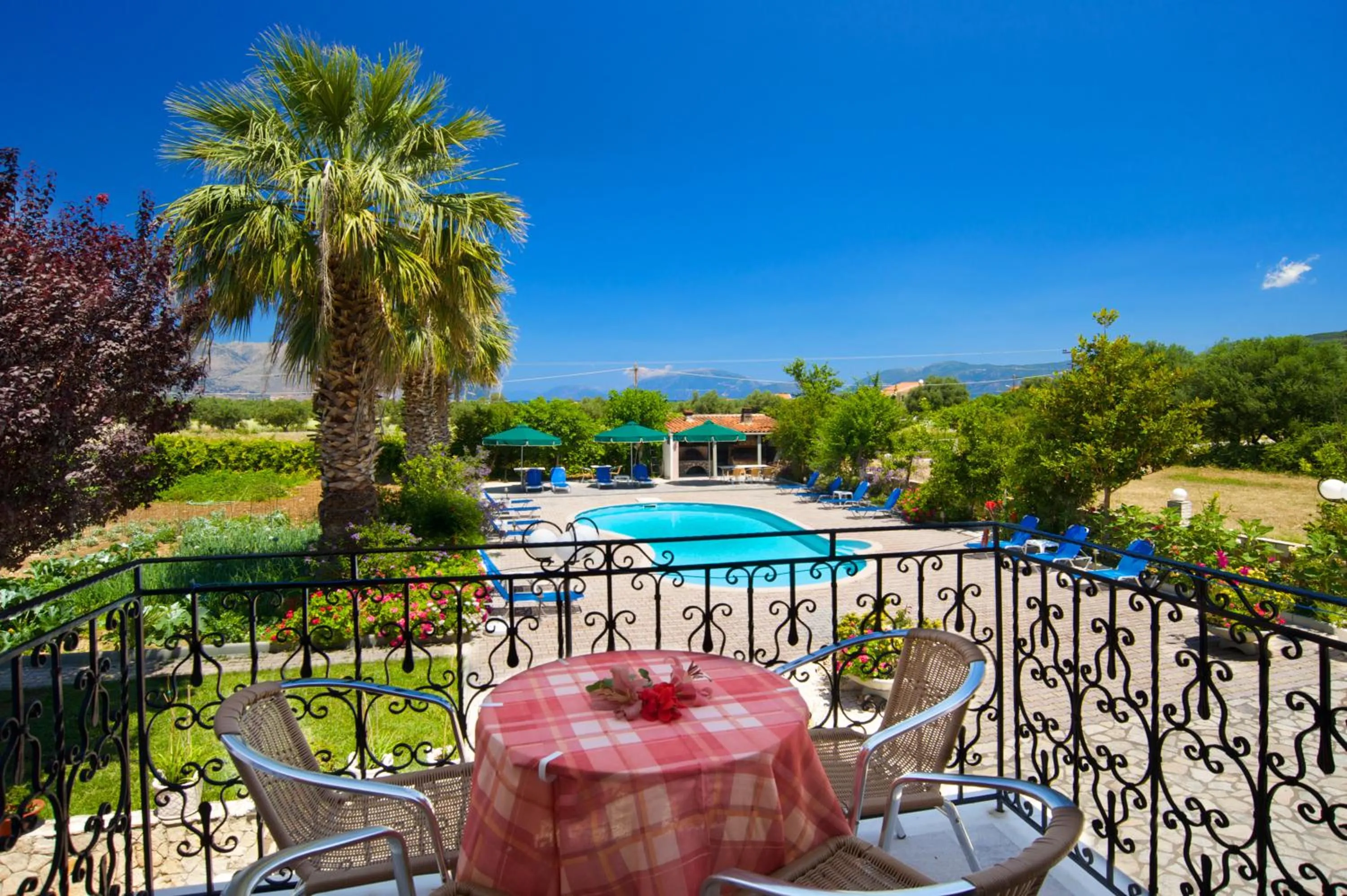 Nikos Studios and Apartments