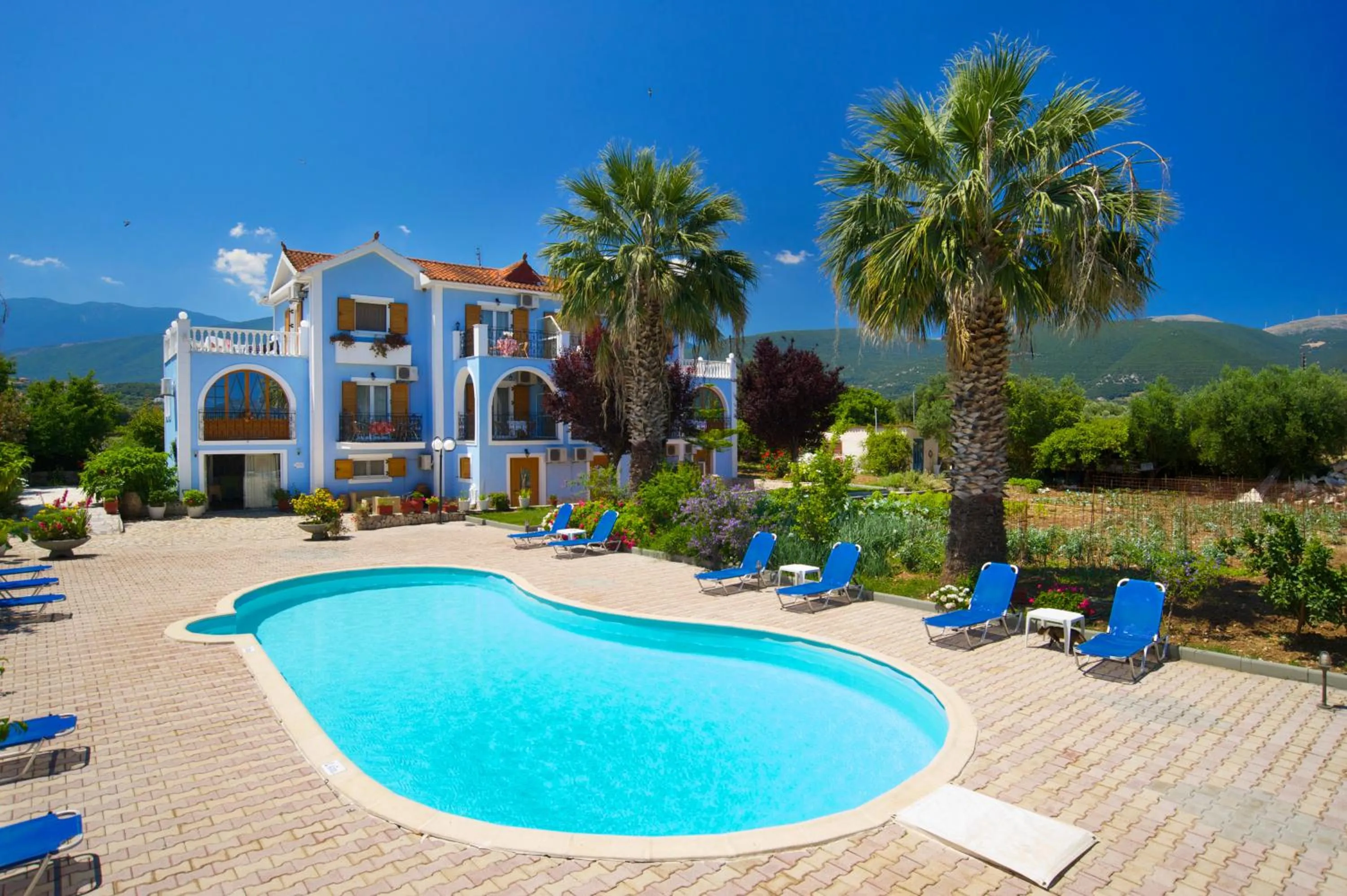 Nikos Studios and Apartments