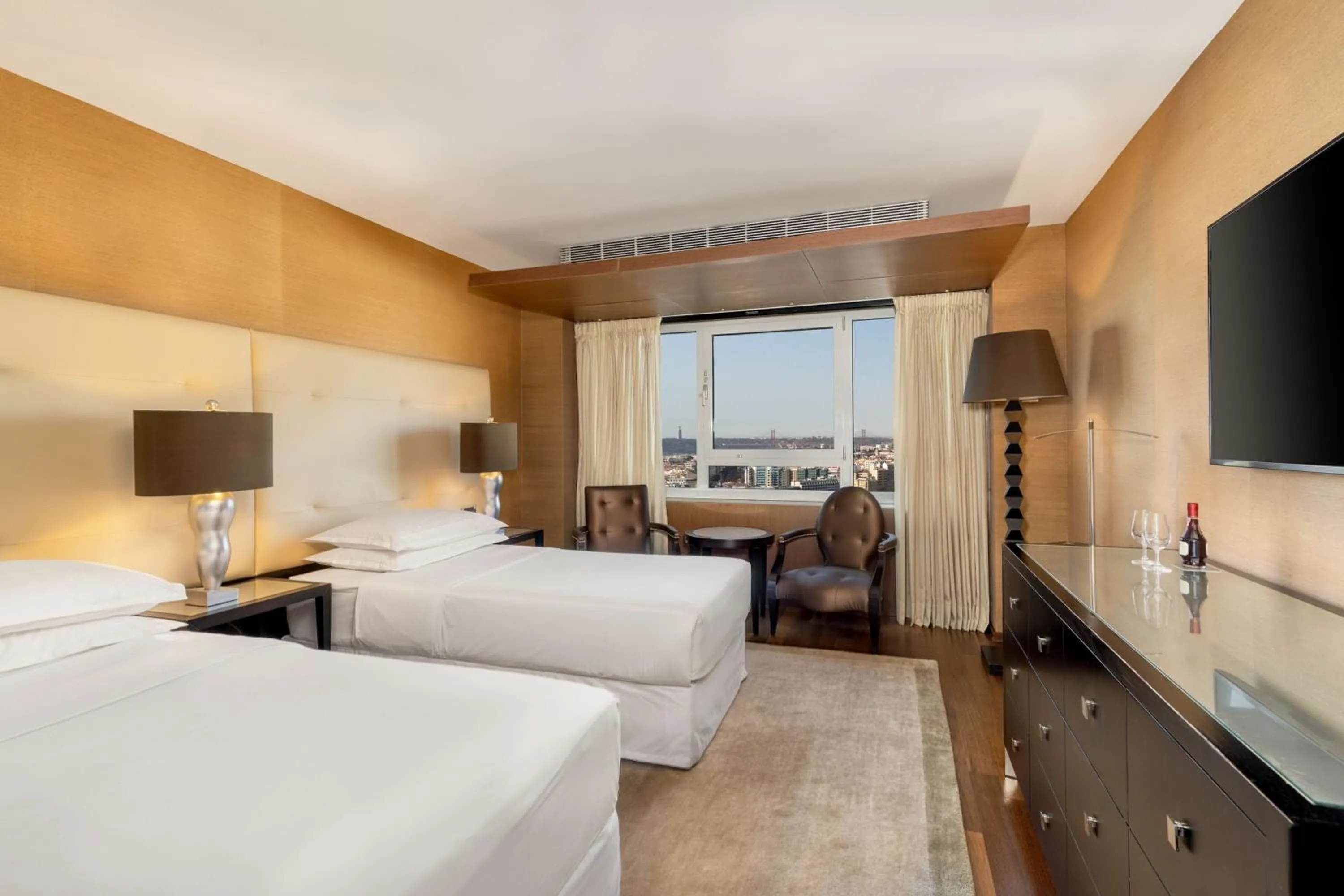 Photo of the whole room, Bed in Sheraton Lisboa Hotel & Spa