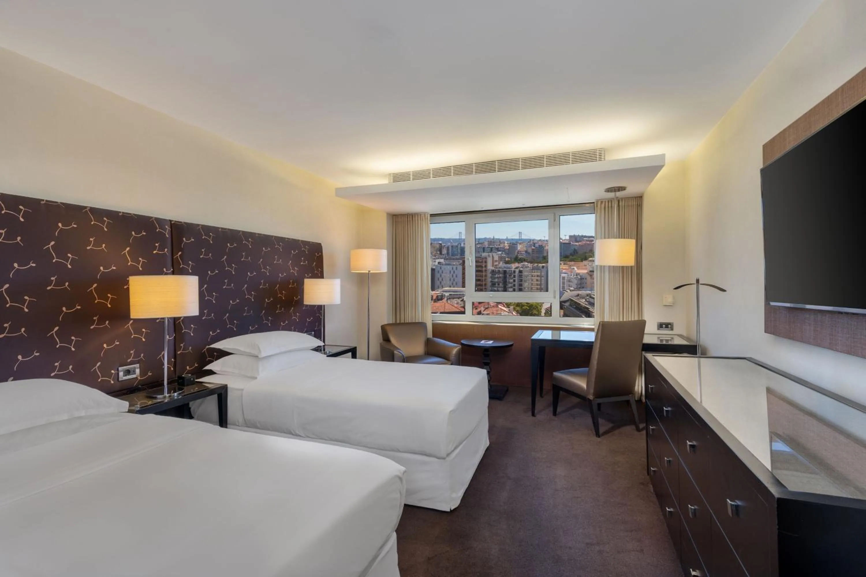 Photo of the whole room, Bed in Sheraton Lisboa Hotel & Spa