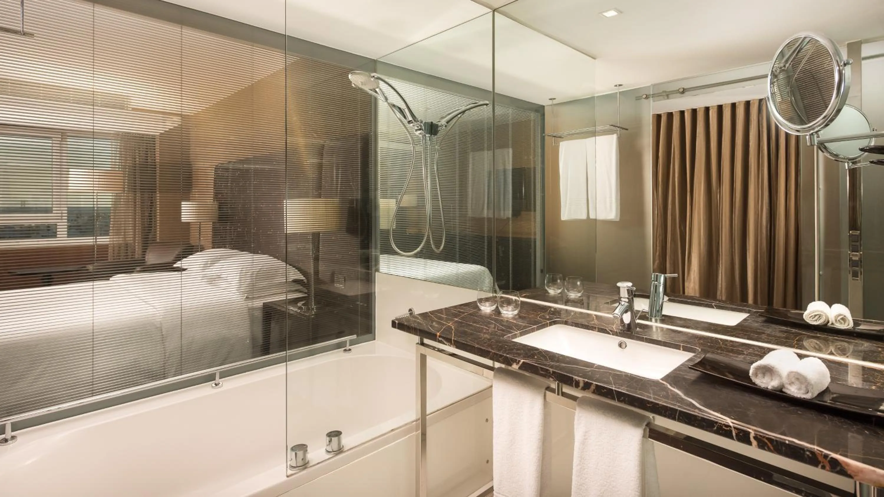 Bathroom, Bed in Sheraton Lisboa Hotel & Spa