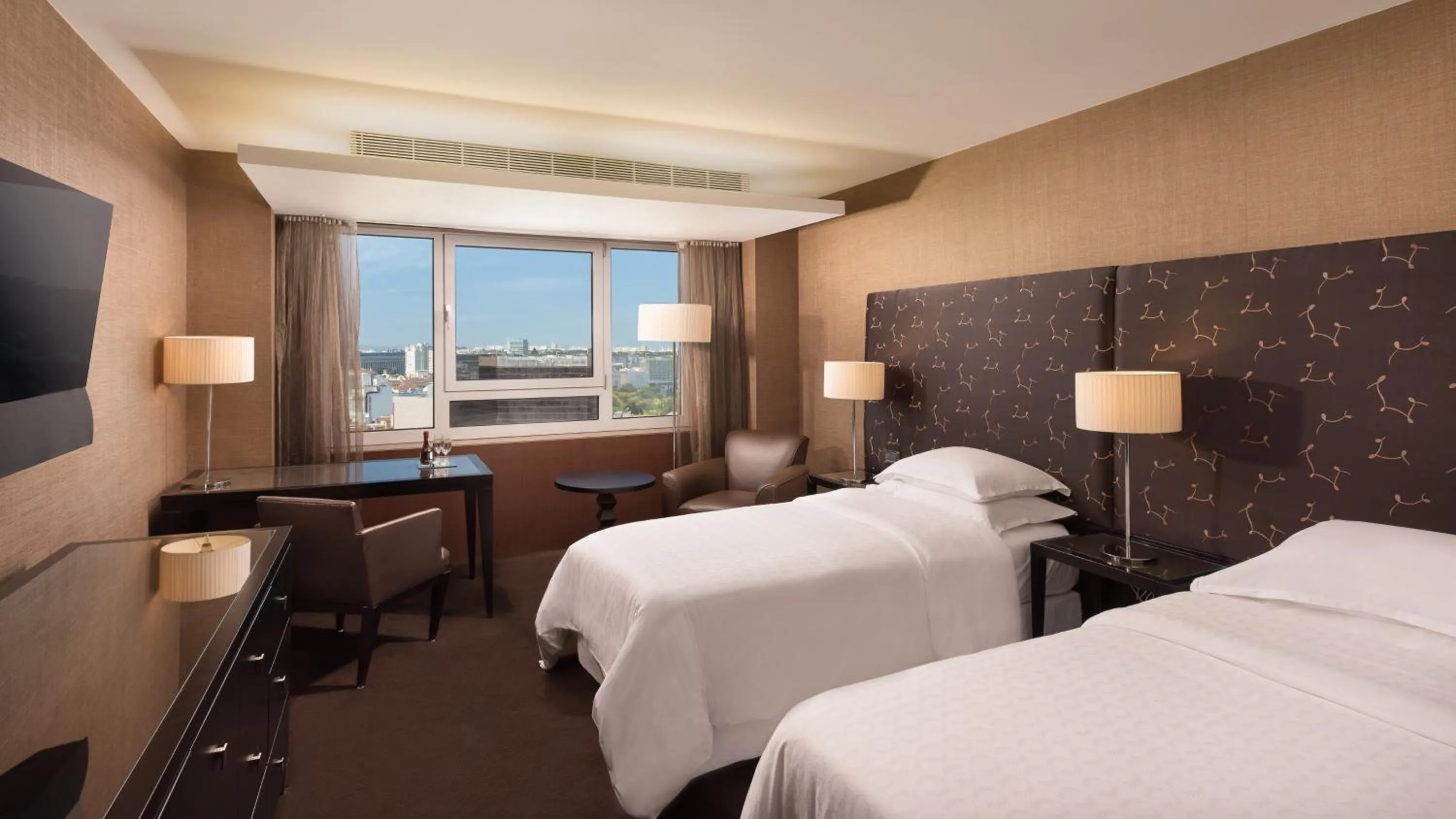 TV and multimedia, Bed in Sheraton Lisboa Hotel & Spa