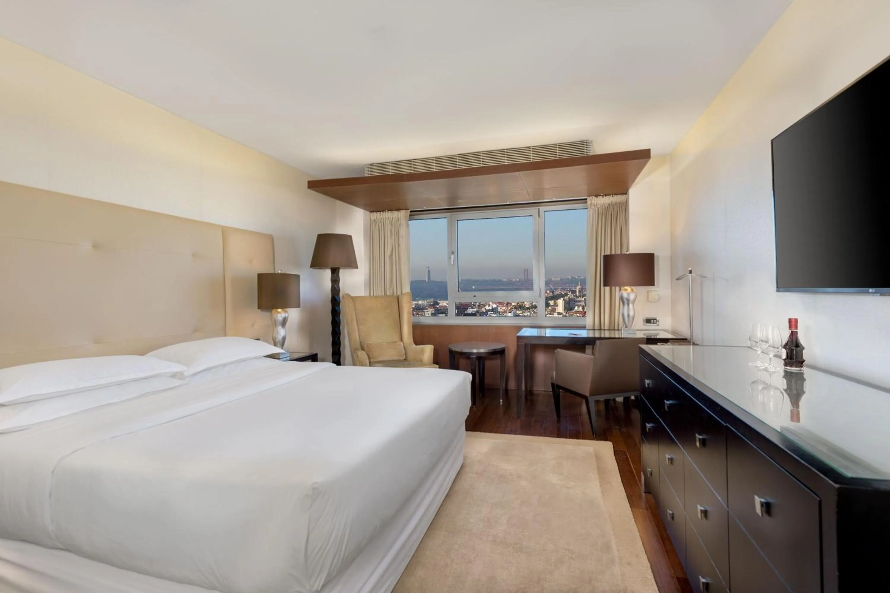 Photo of the whole room, Bed in Sheraton Lisboa Hotel & Spa