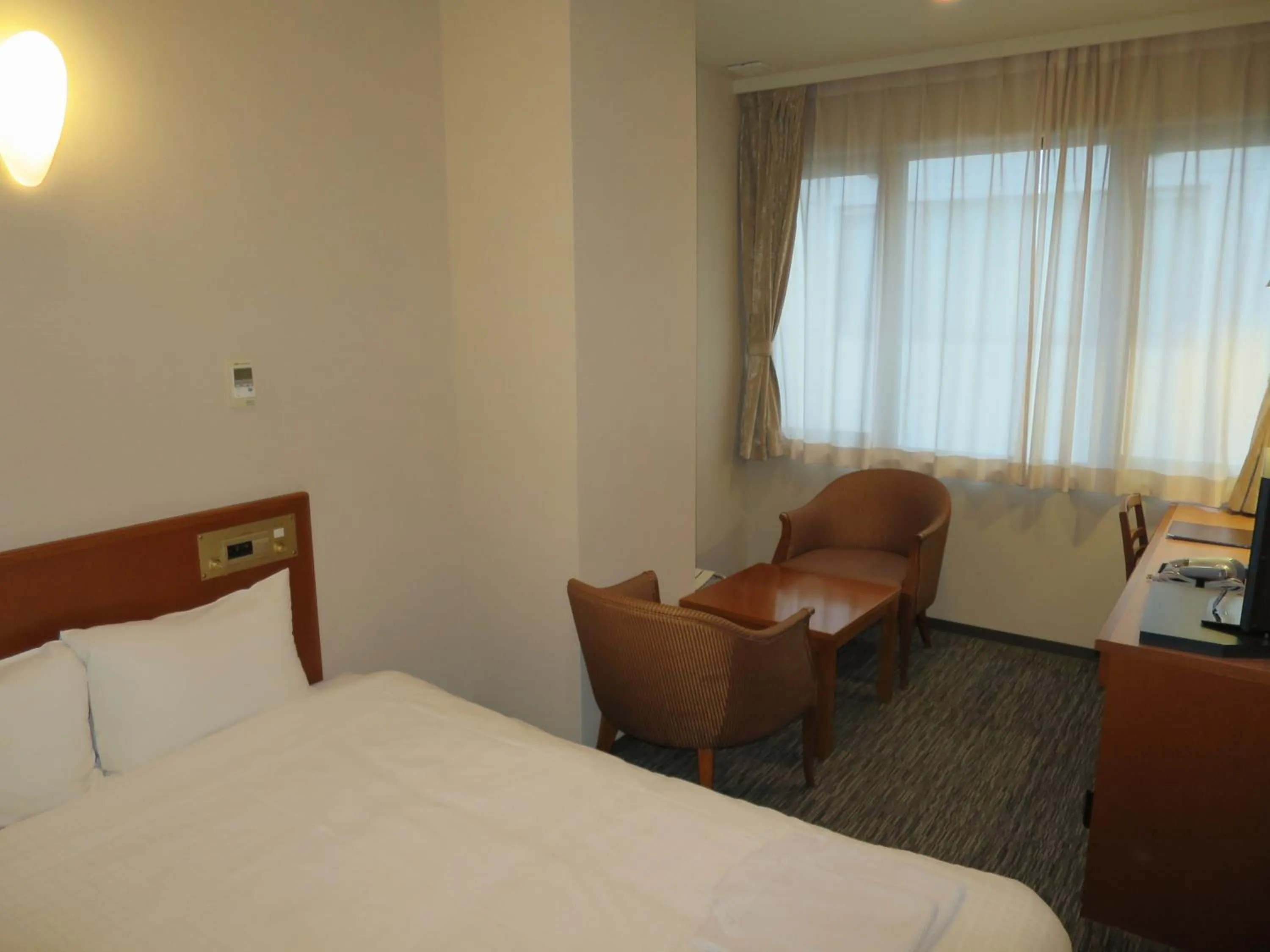 Photo of the whole room, Bed in Sun Palace Hotel