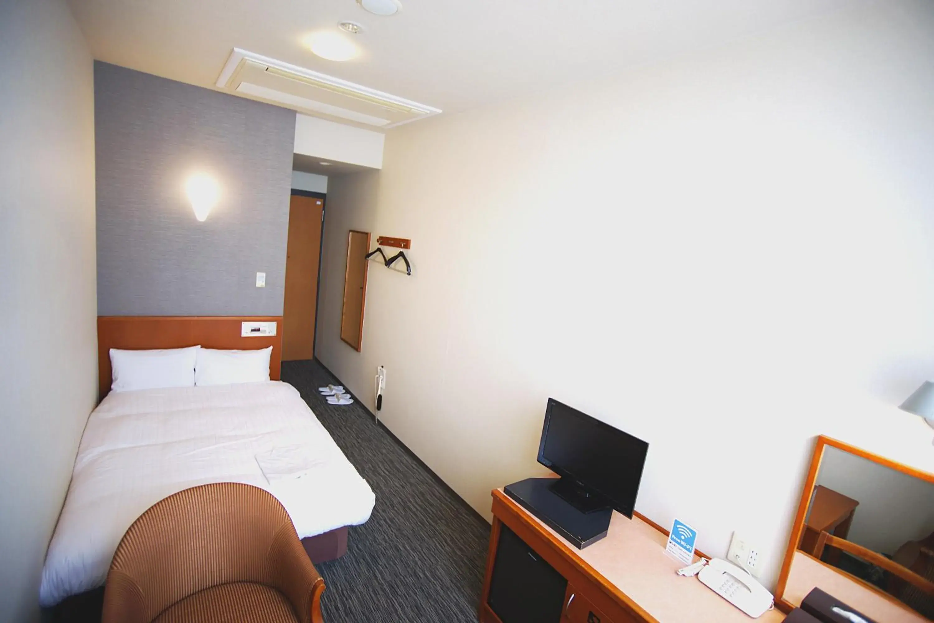 Double Room with Small Double Bed - single occupancy - Non-Smoking in Sun Palace Hotel Double Room with Small Double Bed - single occupancy - Non-Smoking in Sun Palace Hotel