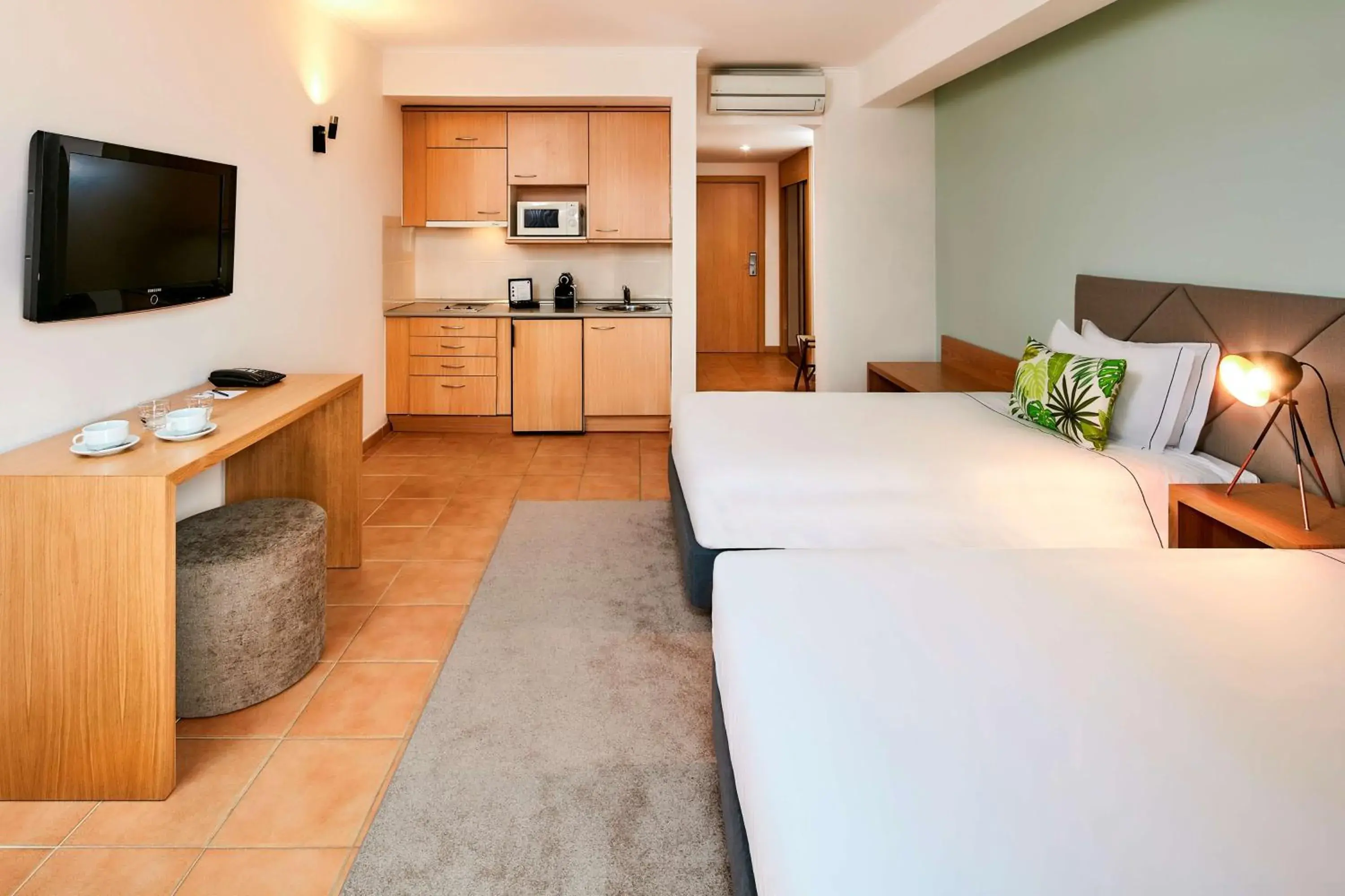 Kitchen or kitchenette, Bed in NH Marina Portimao Resort Kitchen or kitchenette, Bed in NH Marina Portimao Resort