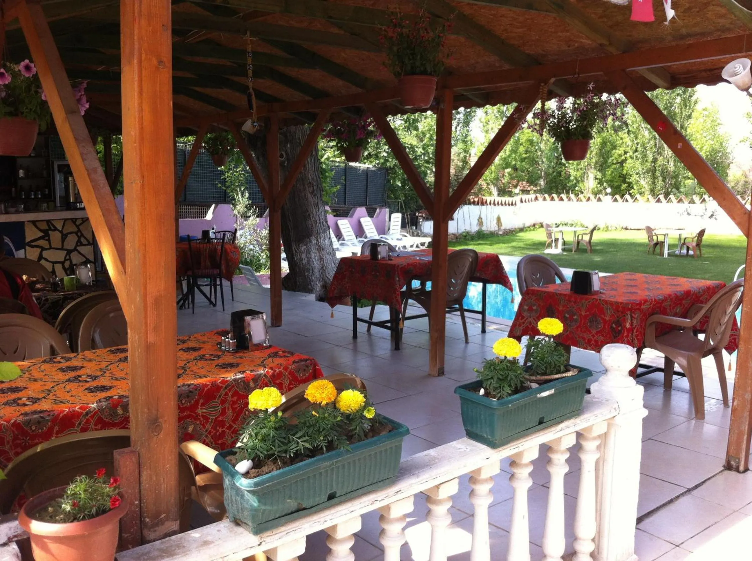 Restaurant/places to eat in Sunrise Aya Hotel